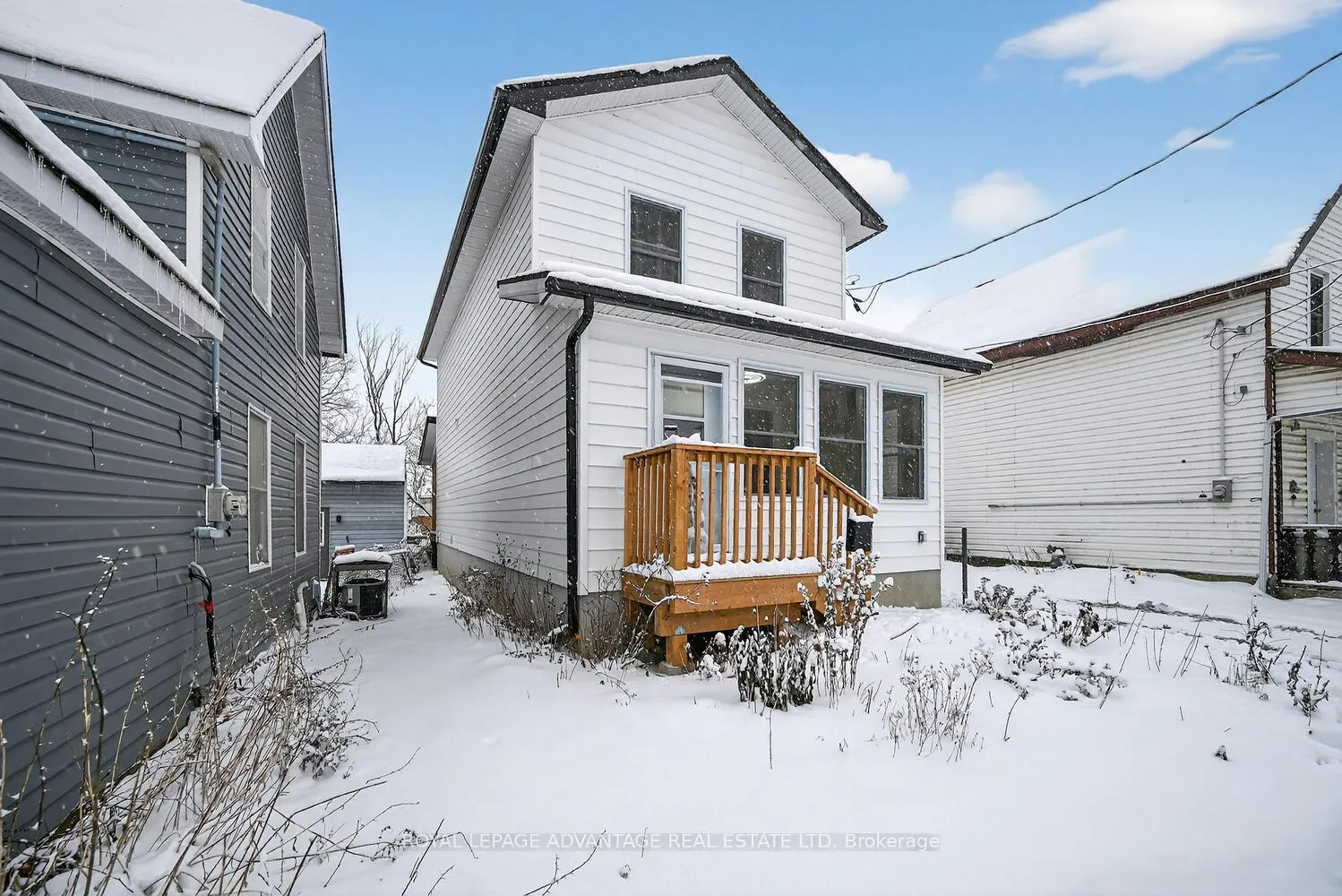 Photo 2 of 31 Thomas Street, Smiths Falls — HOMEH