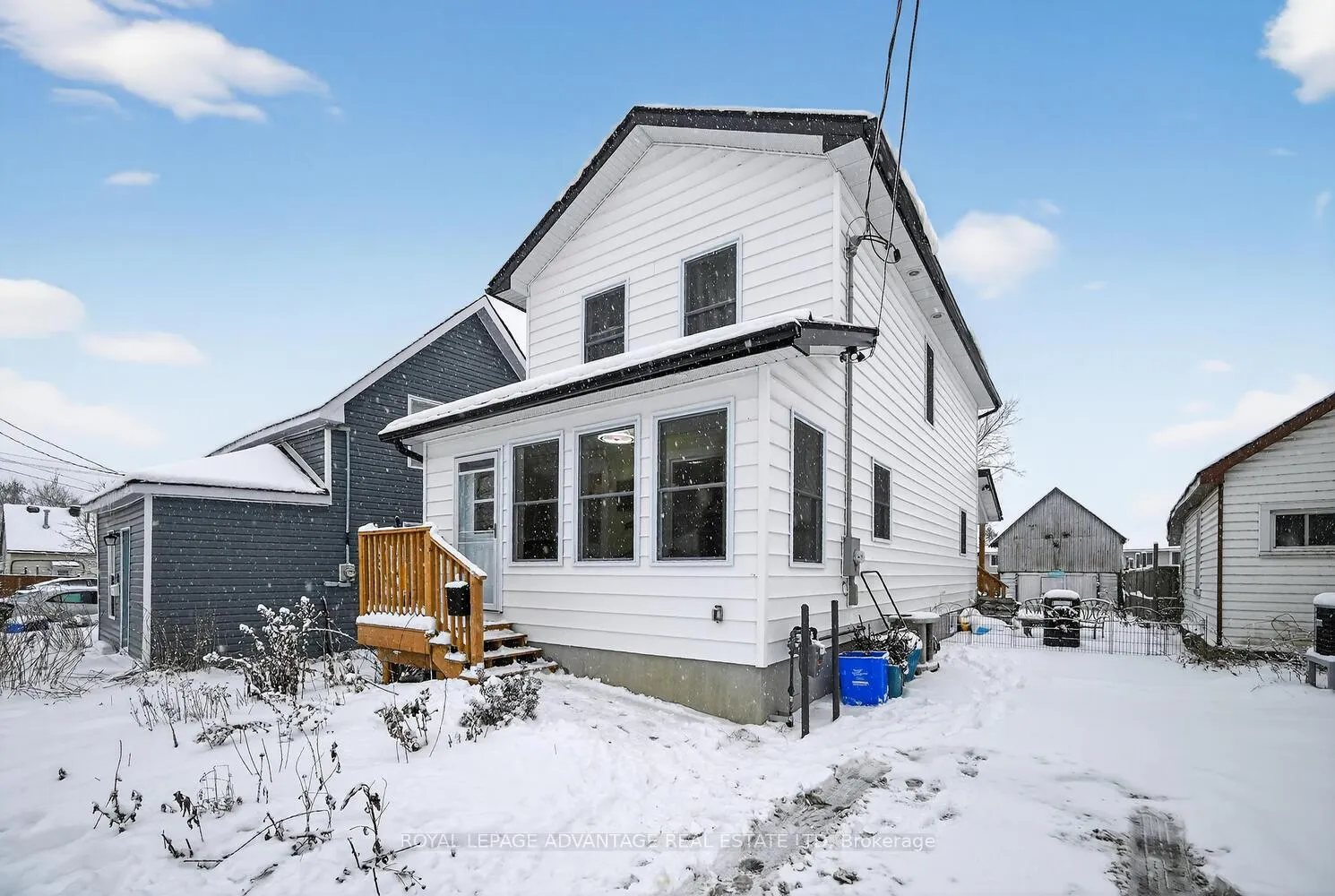 Photo 3 of 31 Thomas Street, Smiths Falls — HOMEH