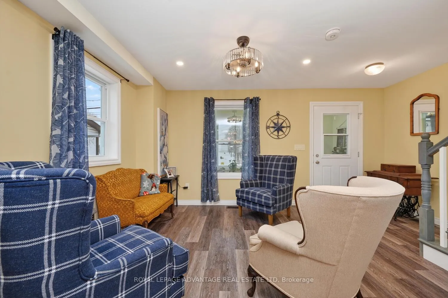 Photo 8 of 31 Thomas Street, Smiths Falls — HOMEH