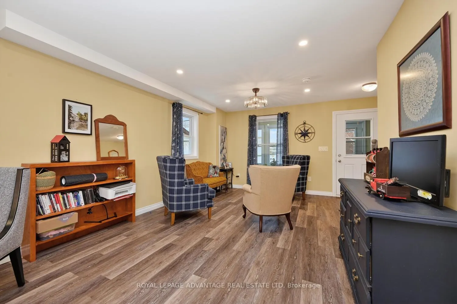 Photo 9 of 31 Thomas Street, Smiths Falls — HOMEH