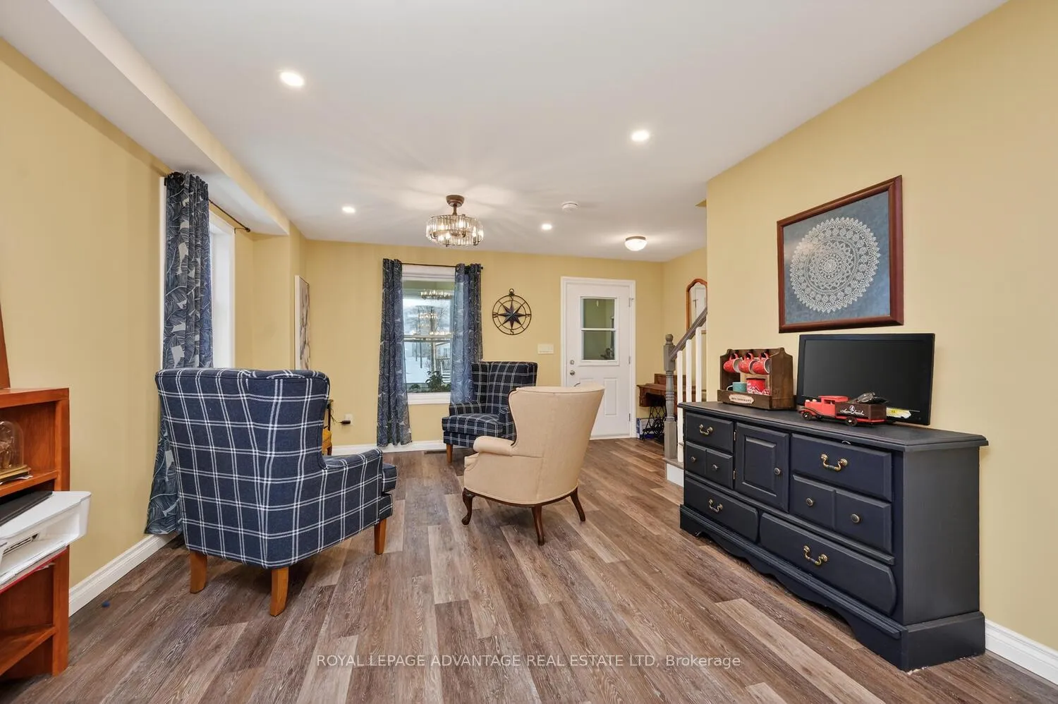 Photo 10 of 31 Thomas Street, Smiths Falls — HOMEH