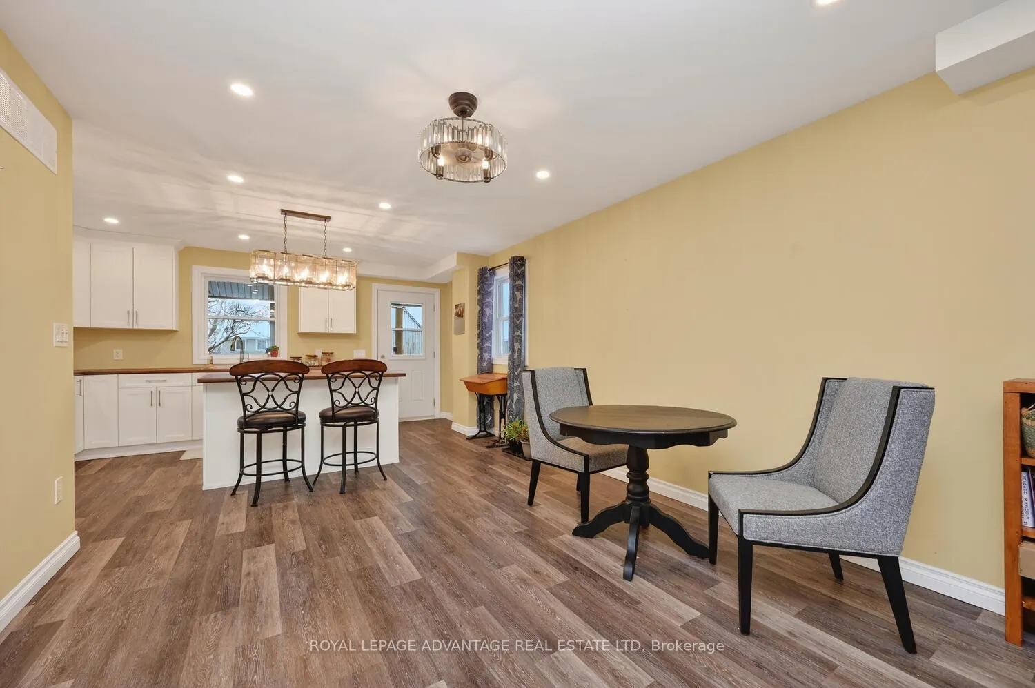 Photo 11 of 31 Thomas Street, Smiths Falls — HOMEH