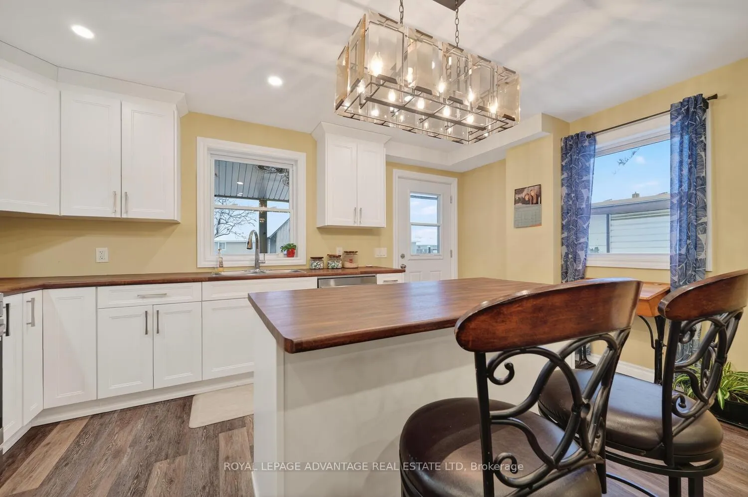 Photo 15 of 31 Thomas Street, Smiths Falls — HOMEH