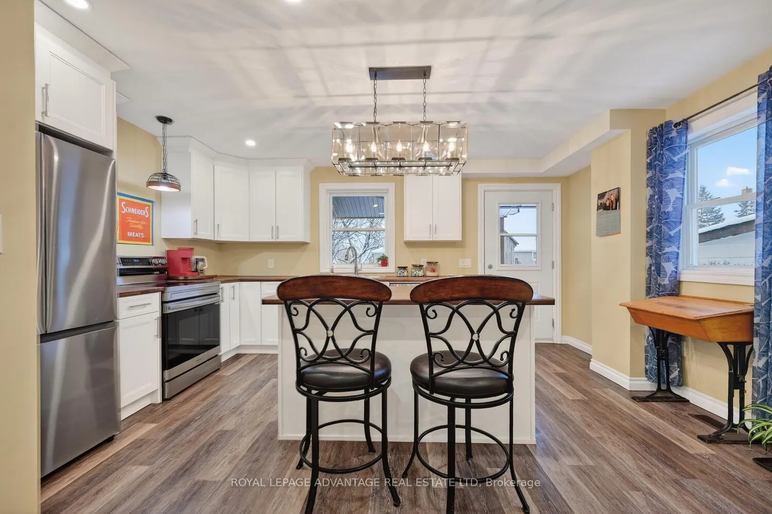 Photo 16 of 31 Thomas Street, Smiths Falls — HOMEH
