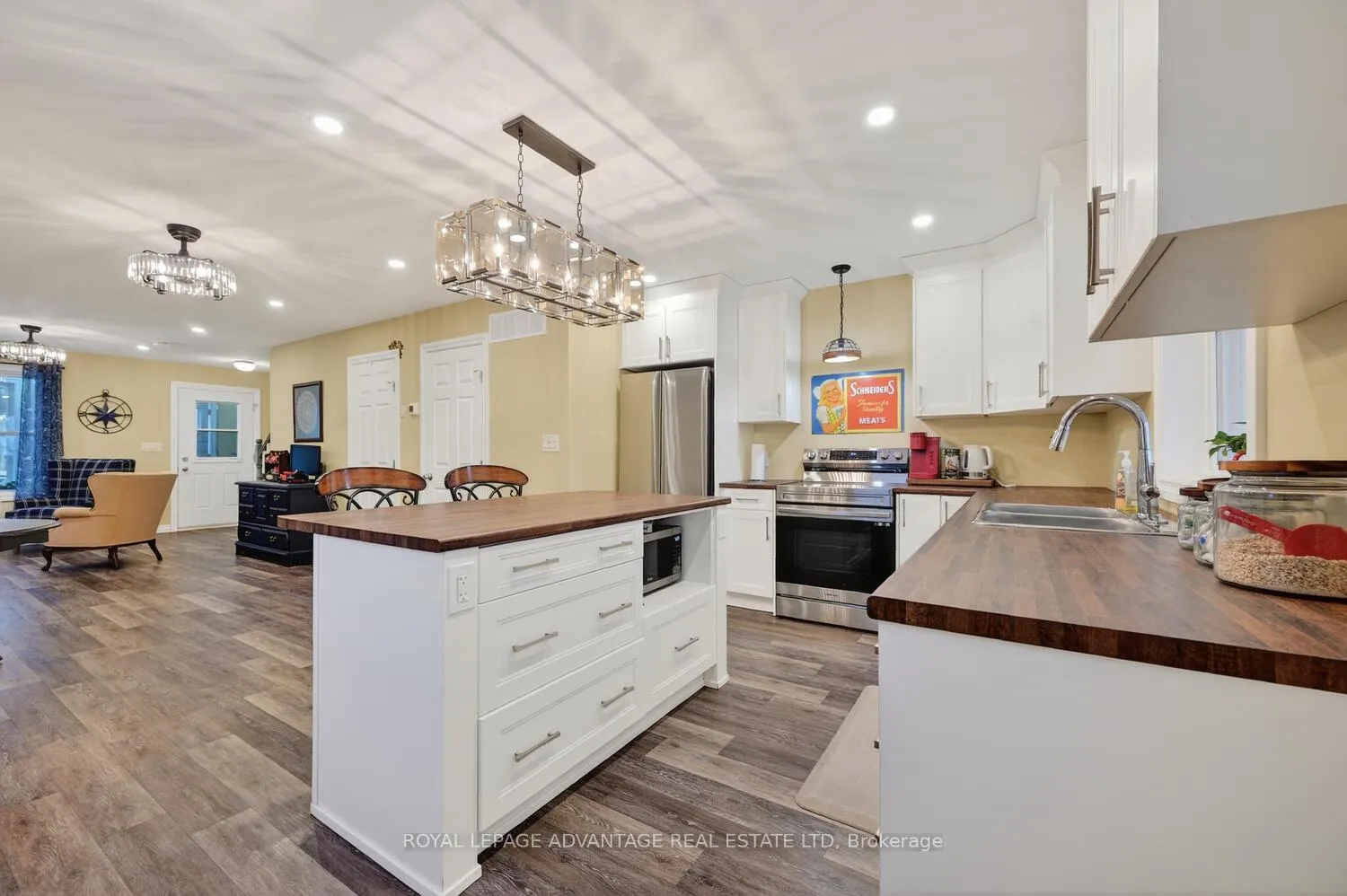 Photo 18 of 31 Thomas Street, Smiths Falls — HOMEH