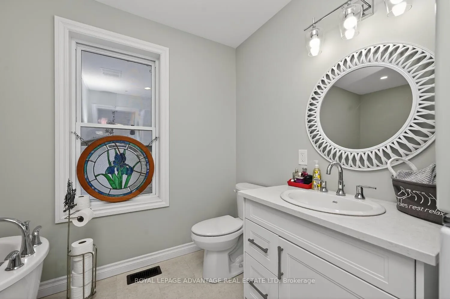 Photo 23 of 31 Thomas Street, Smiths Falls — HOMEH