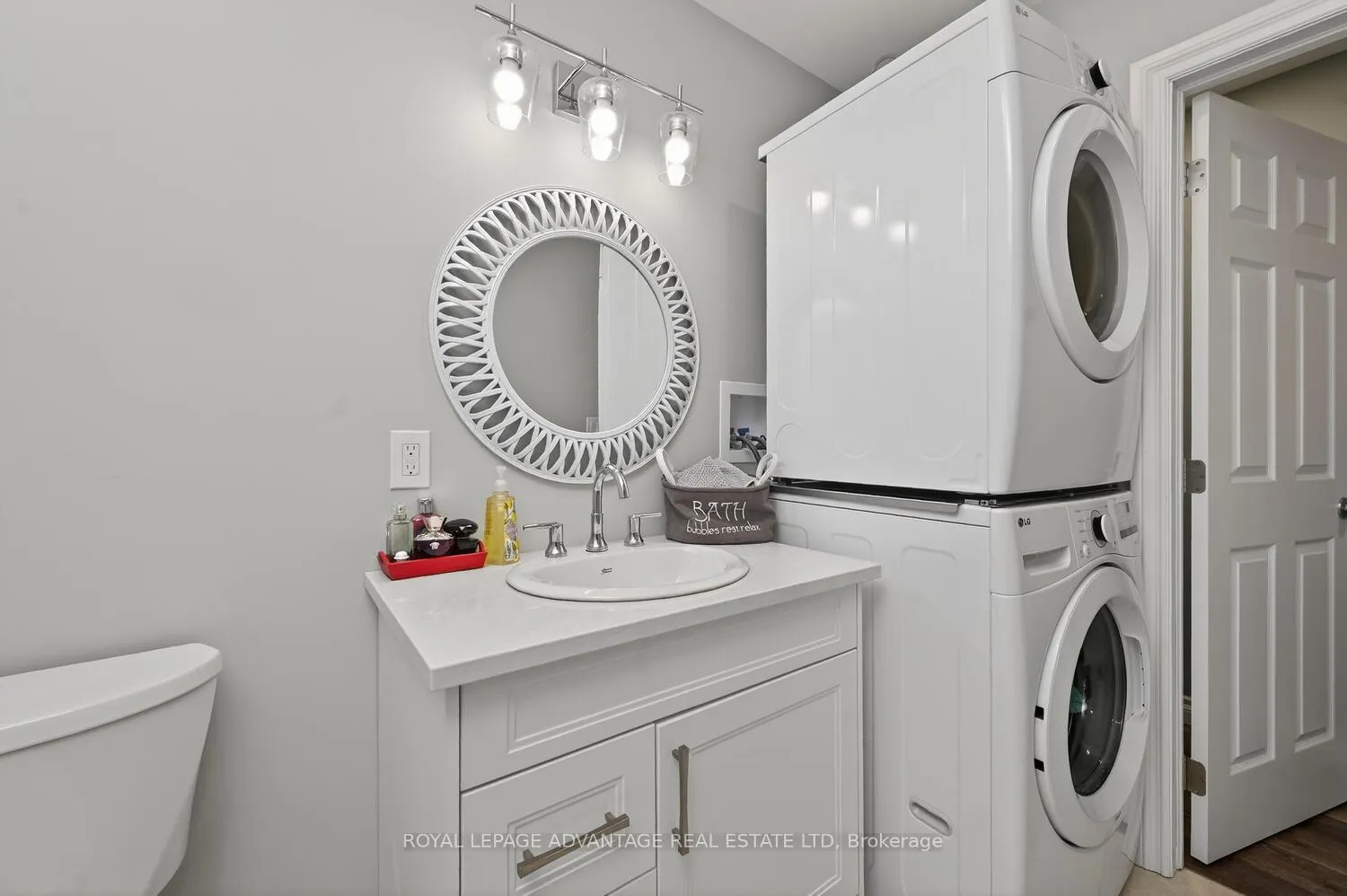 Photo 24 of 31 Thomas Street, Smiths Falls — HOMEH