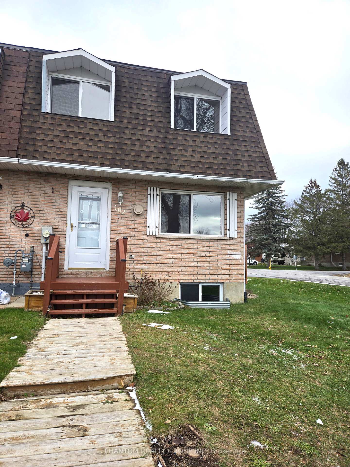 Front of 102 Carraway Crescent