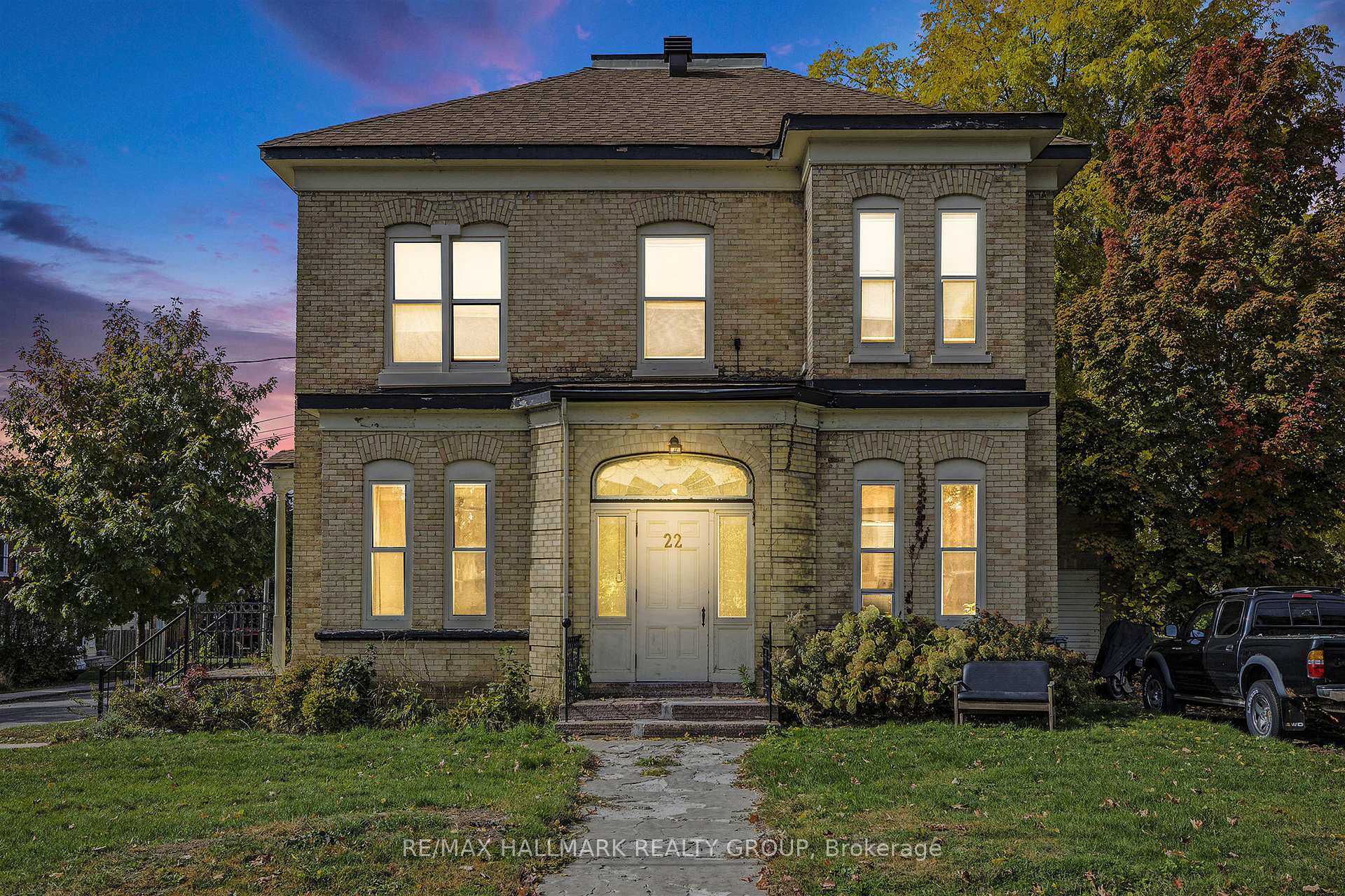 Photo 2 of 22 Maple Avenue, Smiths Falls — HOMEH