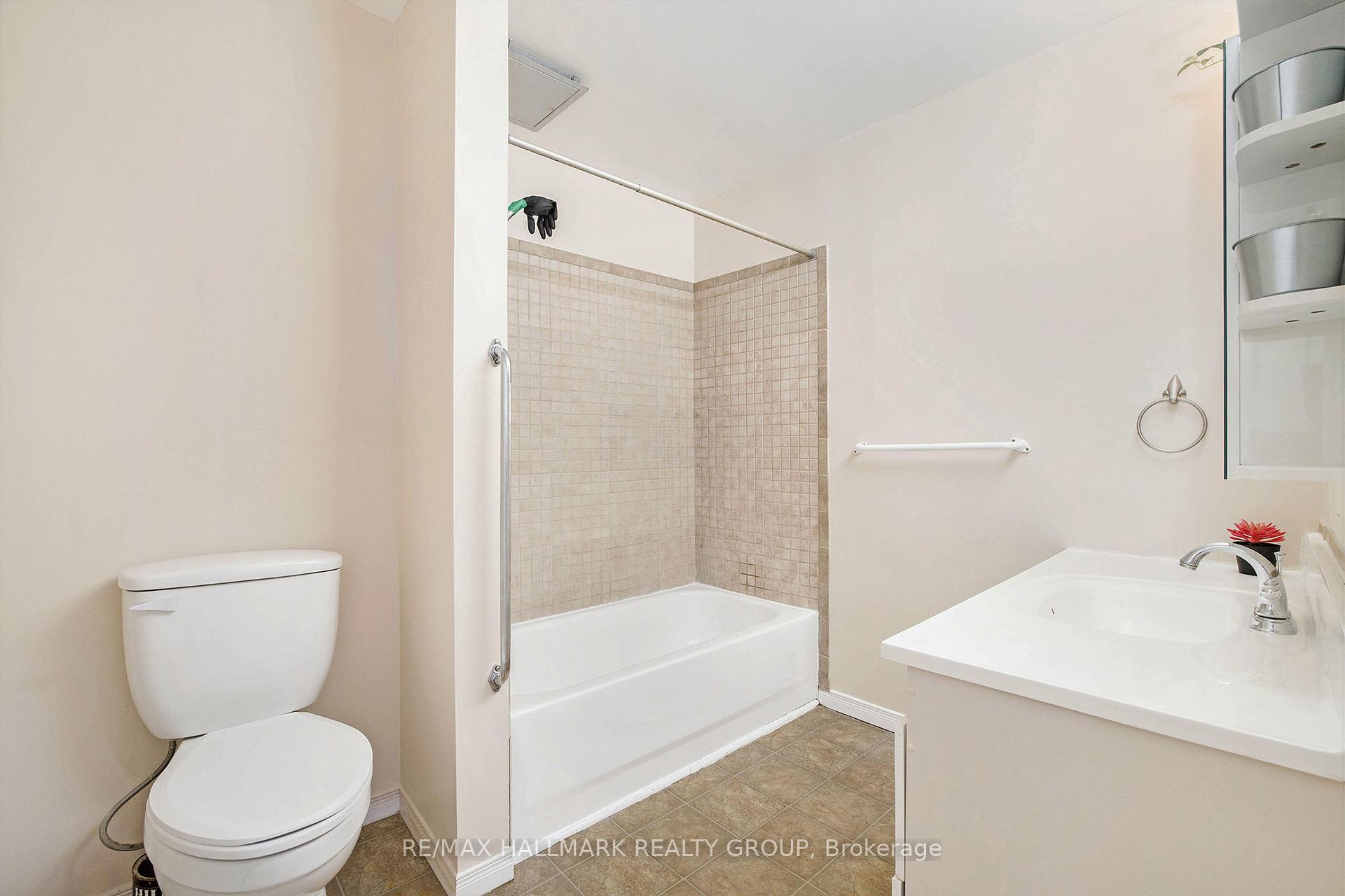 Photo 12 of 22 Maple Avenue, Smiths Falls — HOMEH