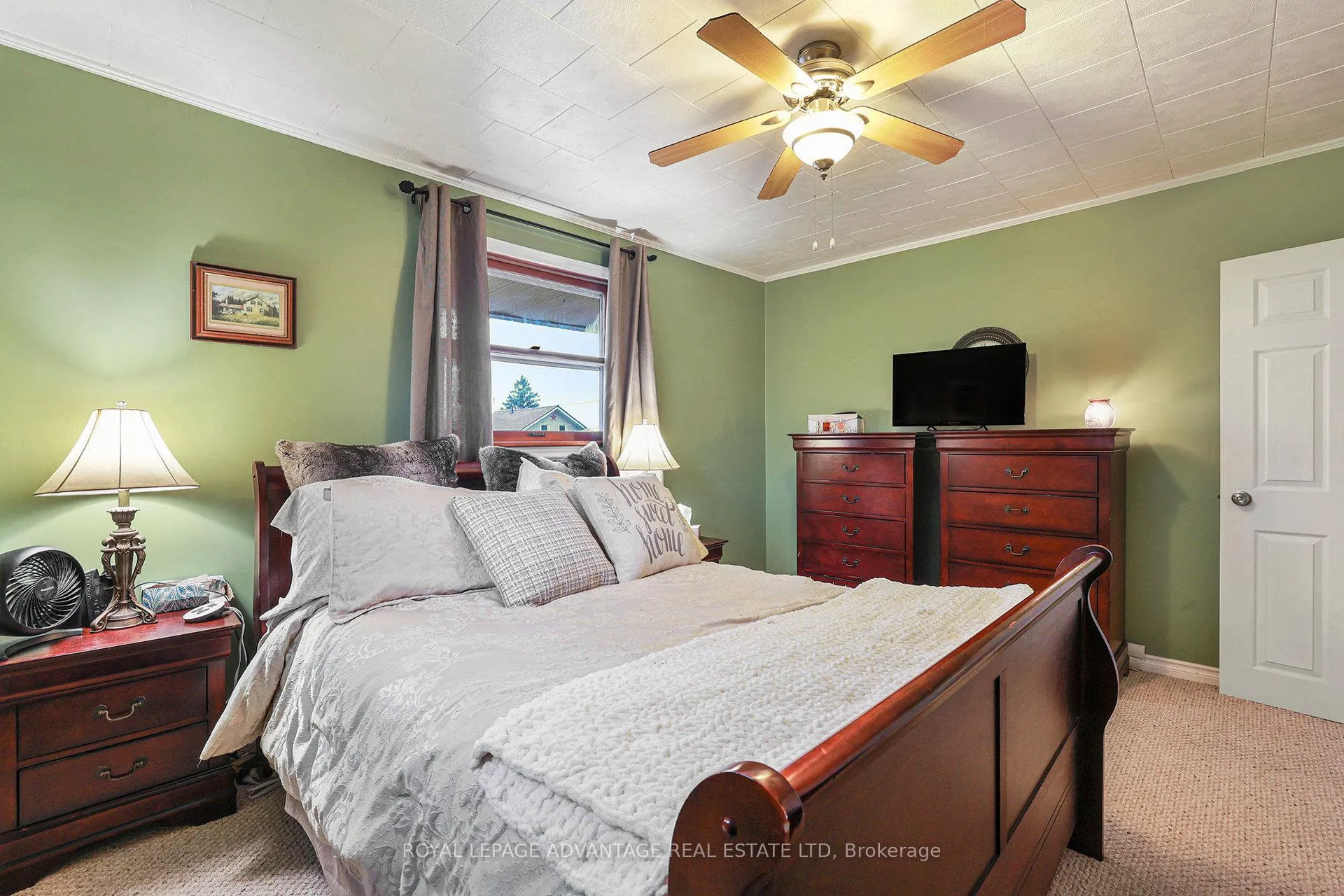 Photo 15 of 123 Queen Street, Smiths Falls — HOMEH