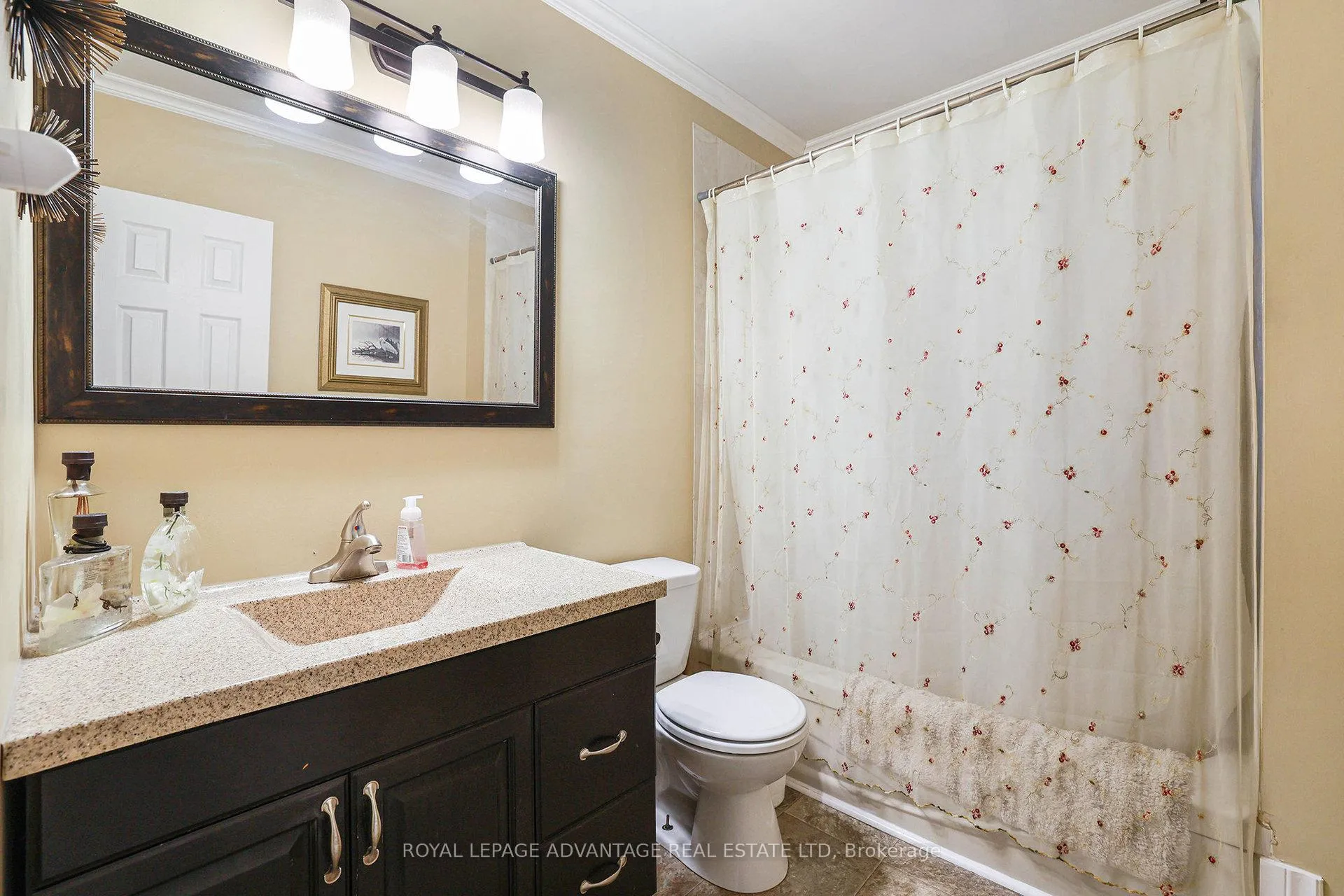 Photo 18 of 123 Queen Street, Smiths Falls — HOMEH