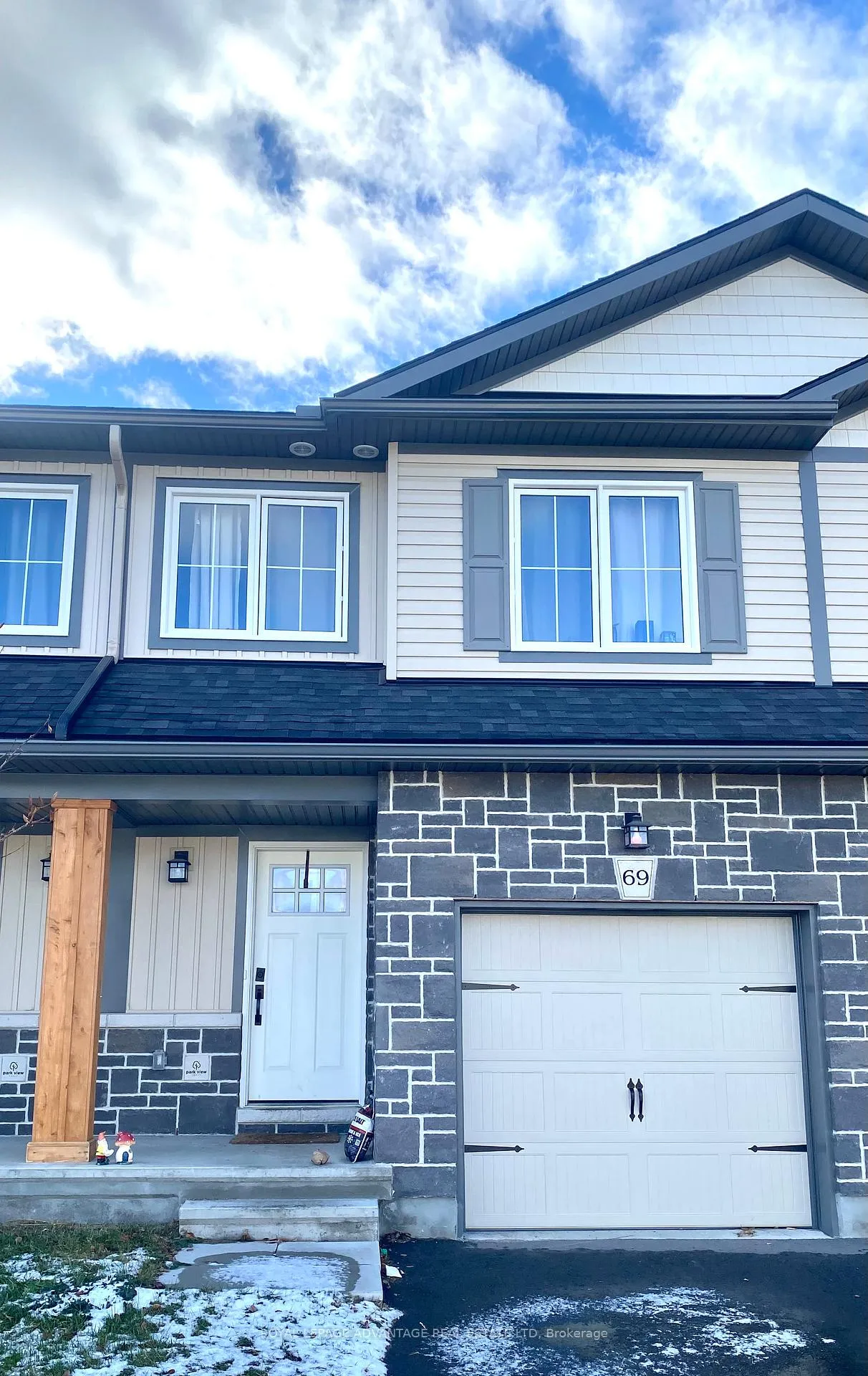 Photo 2 of 69 Whitcomb Crescent, Smiths Falls — HOMEH