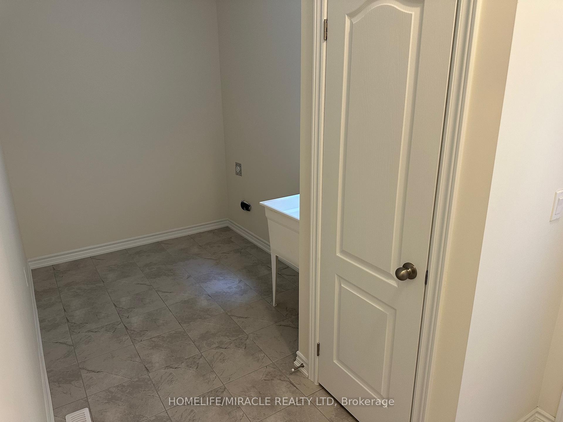 Photo 17 of 49 North Garden Boulevard, Scugog, Port Perry — HOMEH