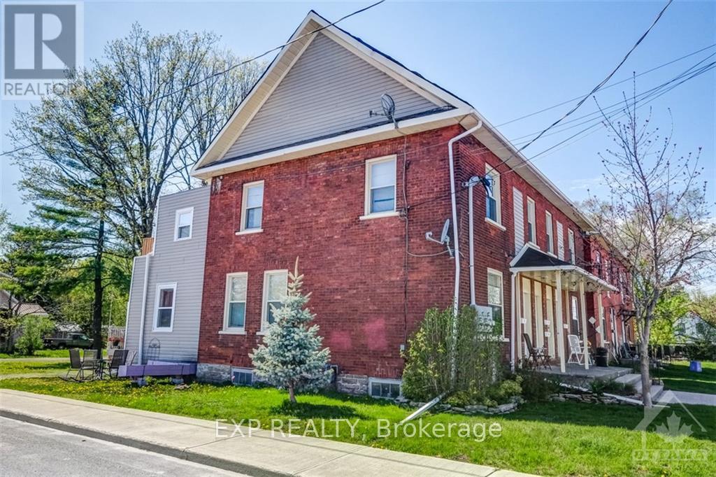 Photo 2 of 70-72 Victoria Avenue, Smiths Falls — HOMEH