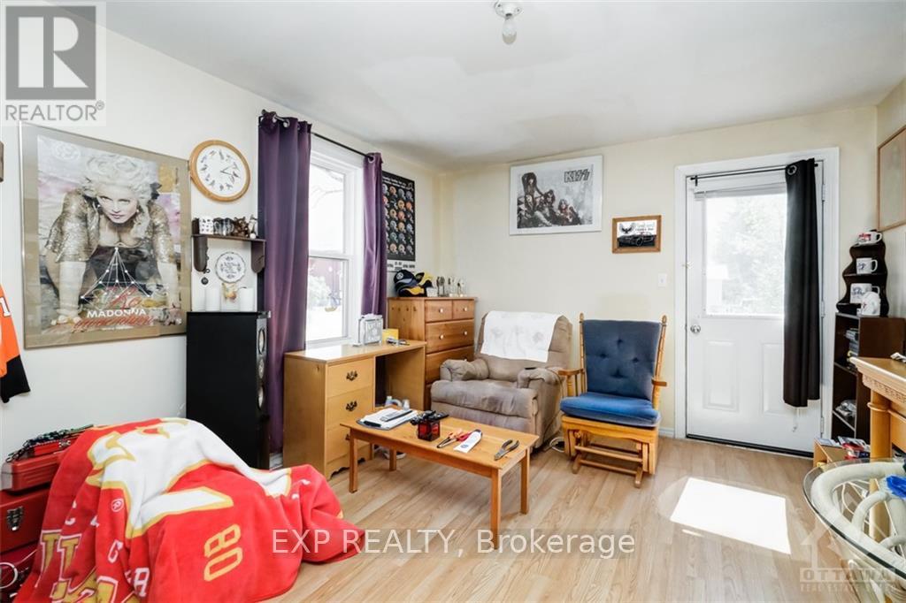 Photo 17 of 70-72 Victoria Avenue, Smiths Falls — HOMEH