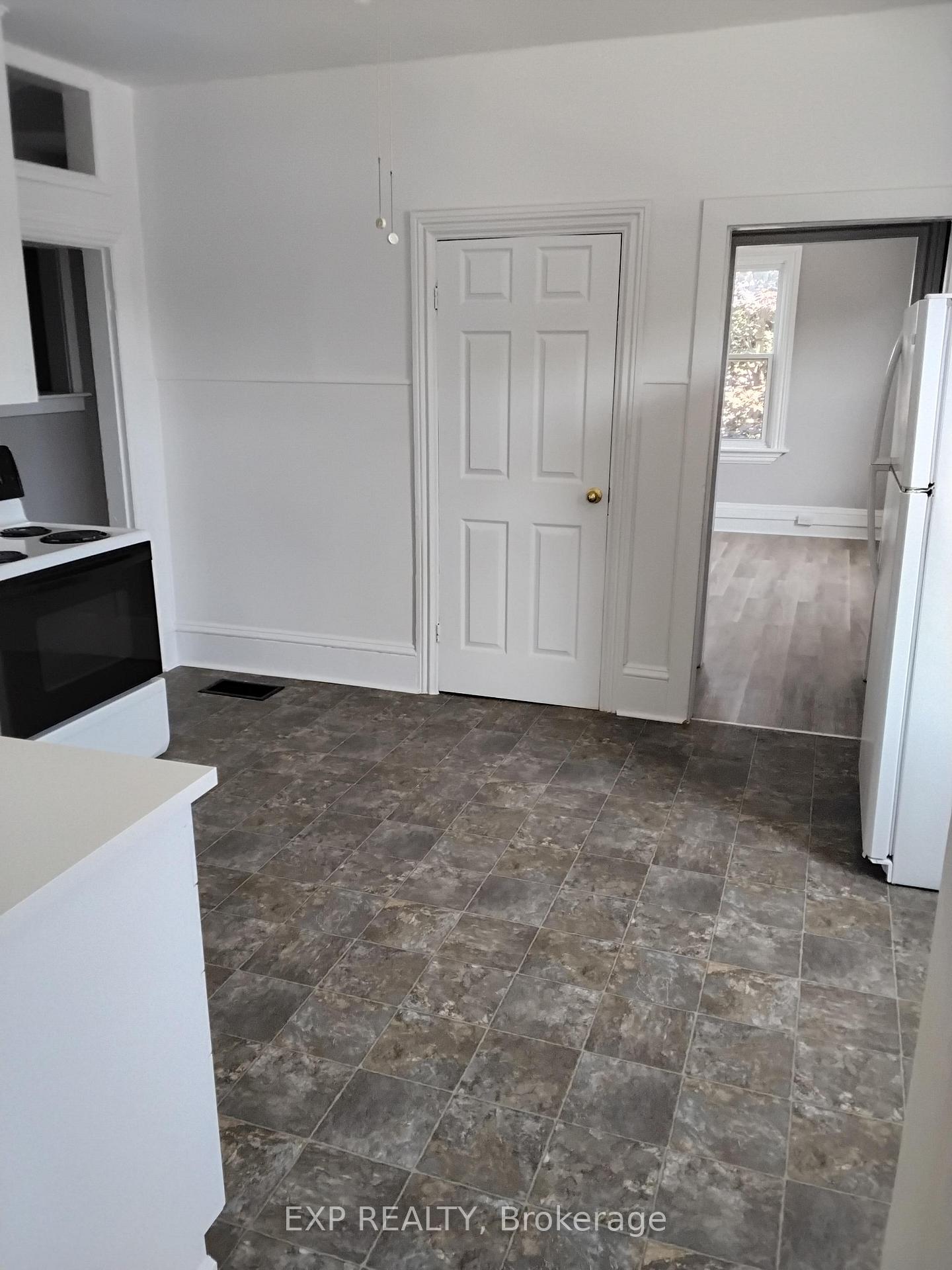 Photo 23 of 70-72 Victoria Avenue, Smiths Falls — HOMEH