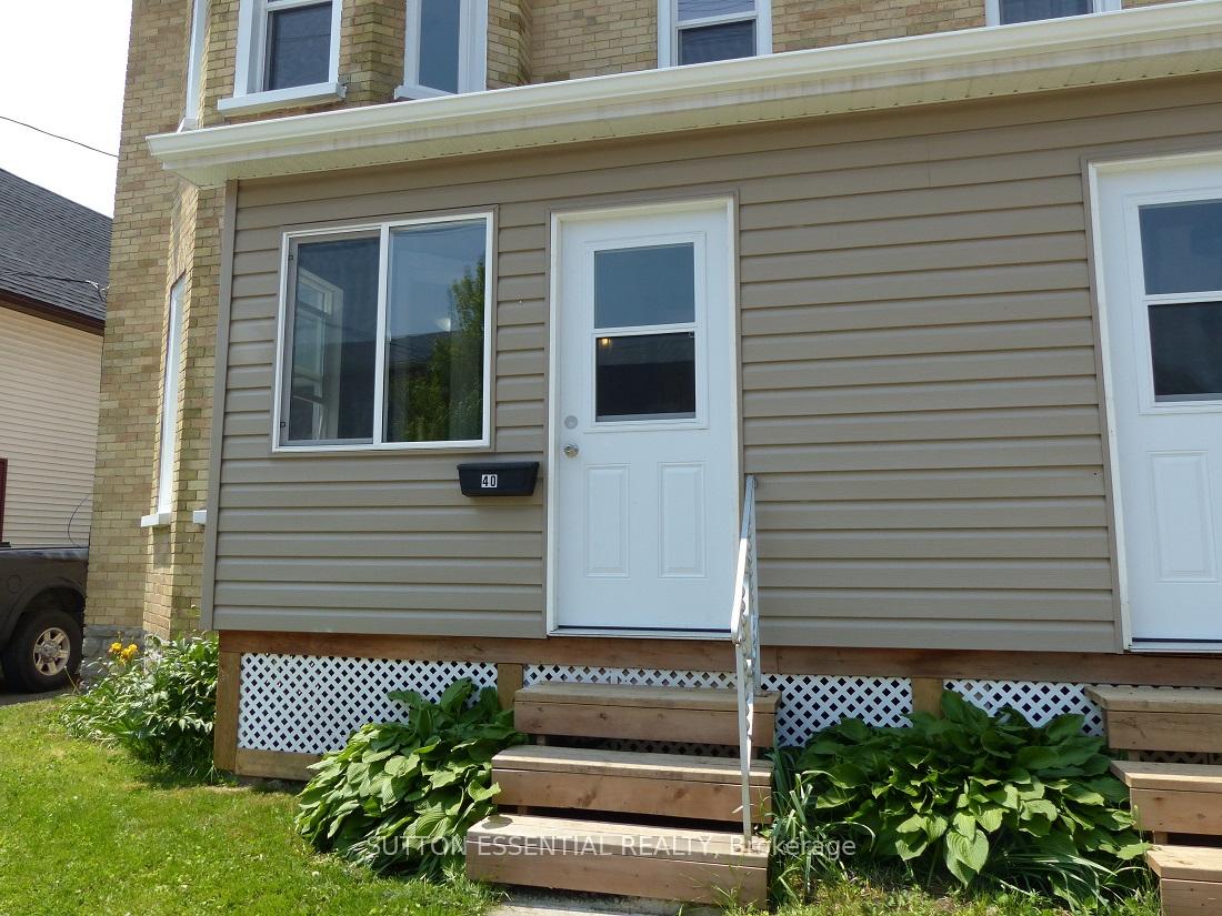 Photo 4 of 42 McGill Street N, Smiths Falls — HOMEH