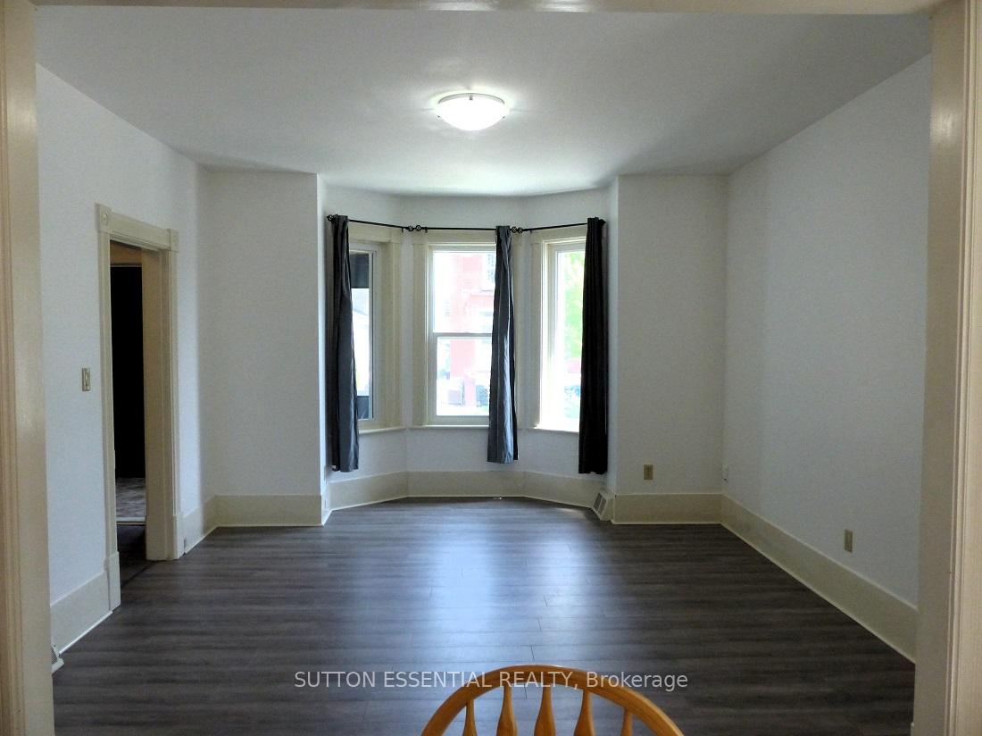 Photo 10 of 42 McGill Street N, Smiths Falls — HOMEH