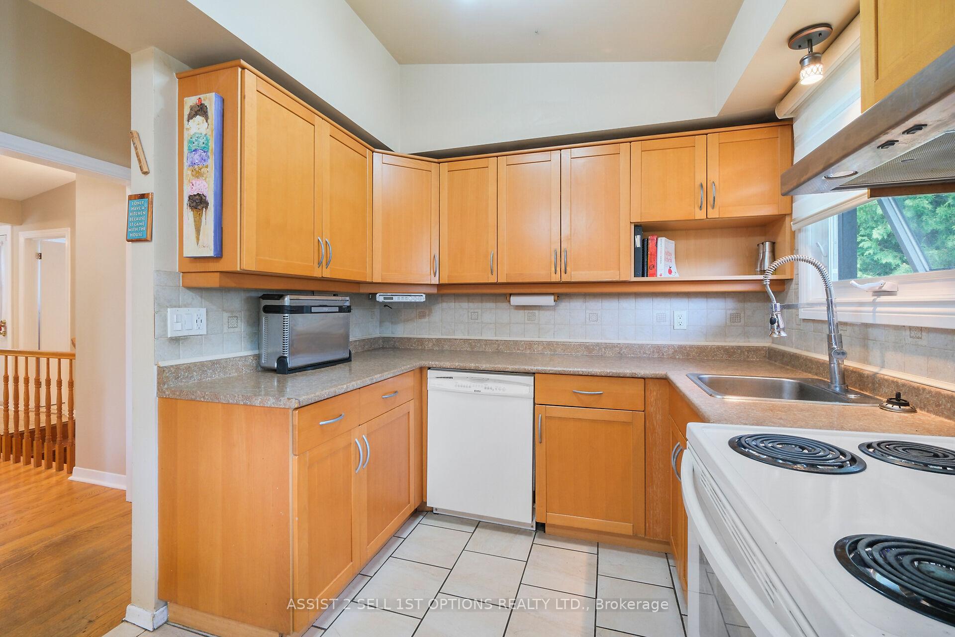 Photo 11 of 24 Barnes Crescent, Ottawa, Leslie Park — HOMEH