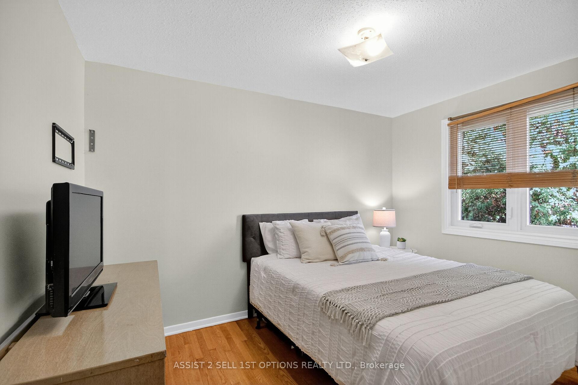 Photo 16 of 24 Barnes Crescent, Ottawa, Leslie Park — HOMEH