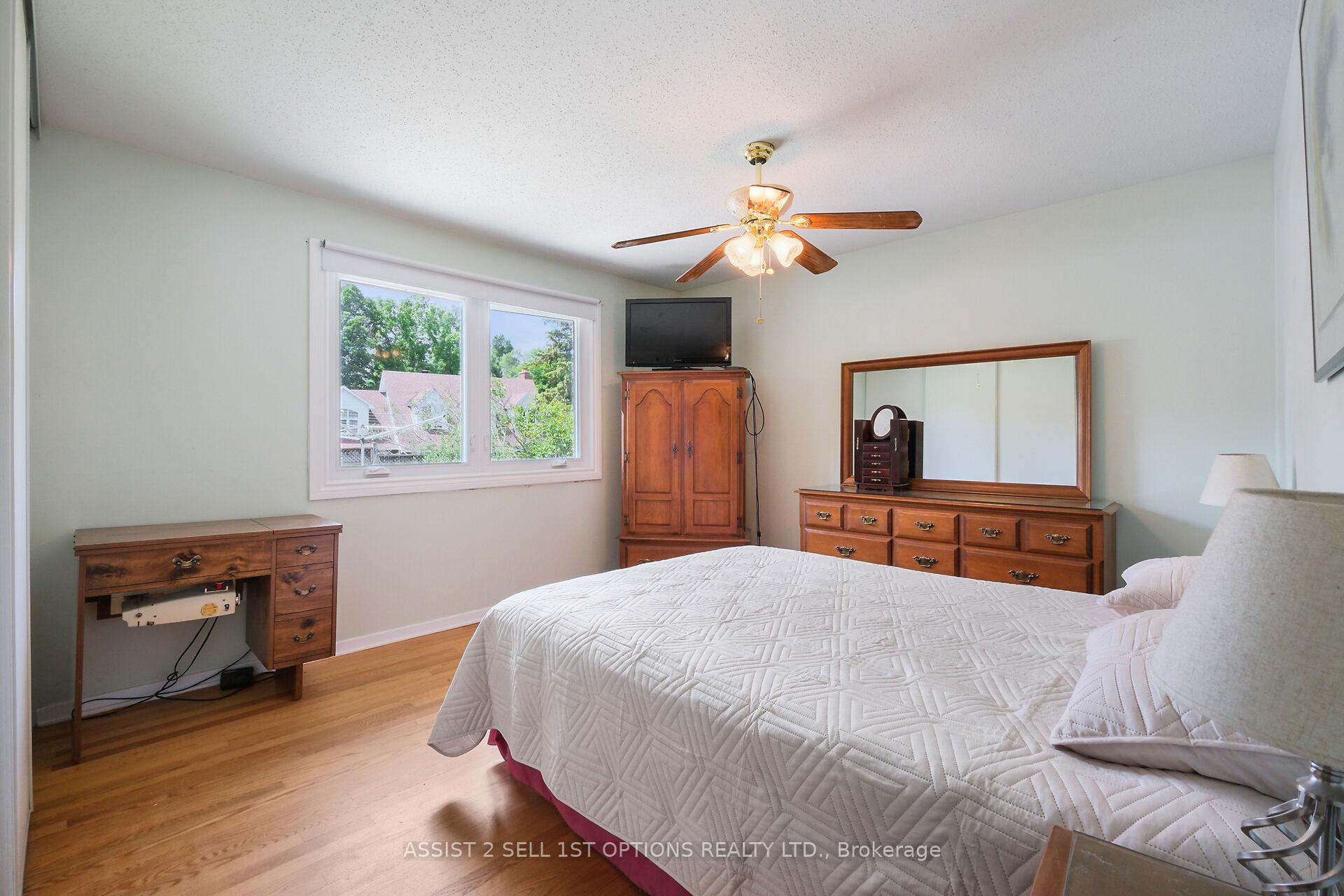 Photo 18 of 24 Barnes Crescent, Ottawa, Leslie Park — HOMEH