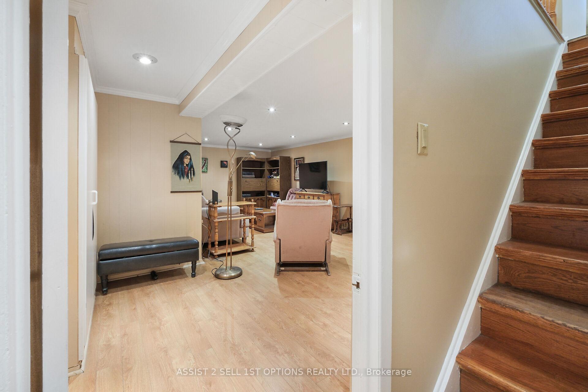 Photo 23 of 24 Barnes Crescent, Ottawa, Leslie Park — HOMEH