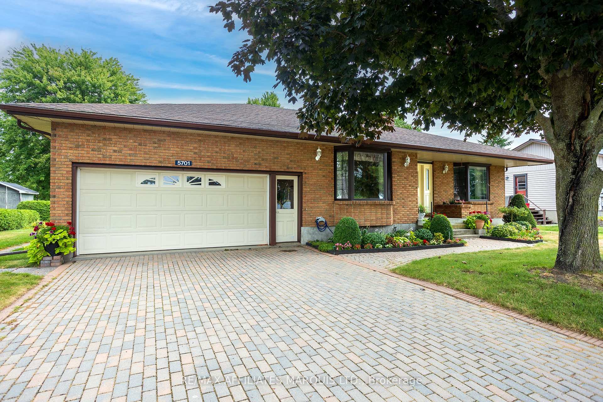 Photo 3 of 5701 Cherry Street, South Dundas, South Dundas (Williamsburgh) Twp — HOMEH