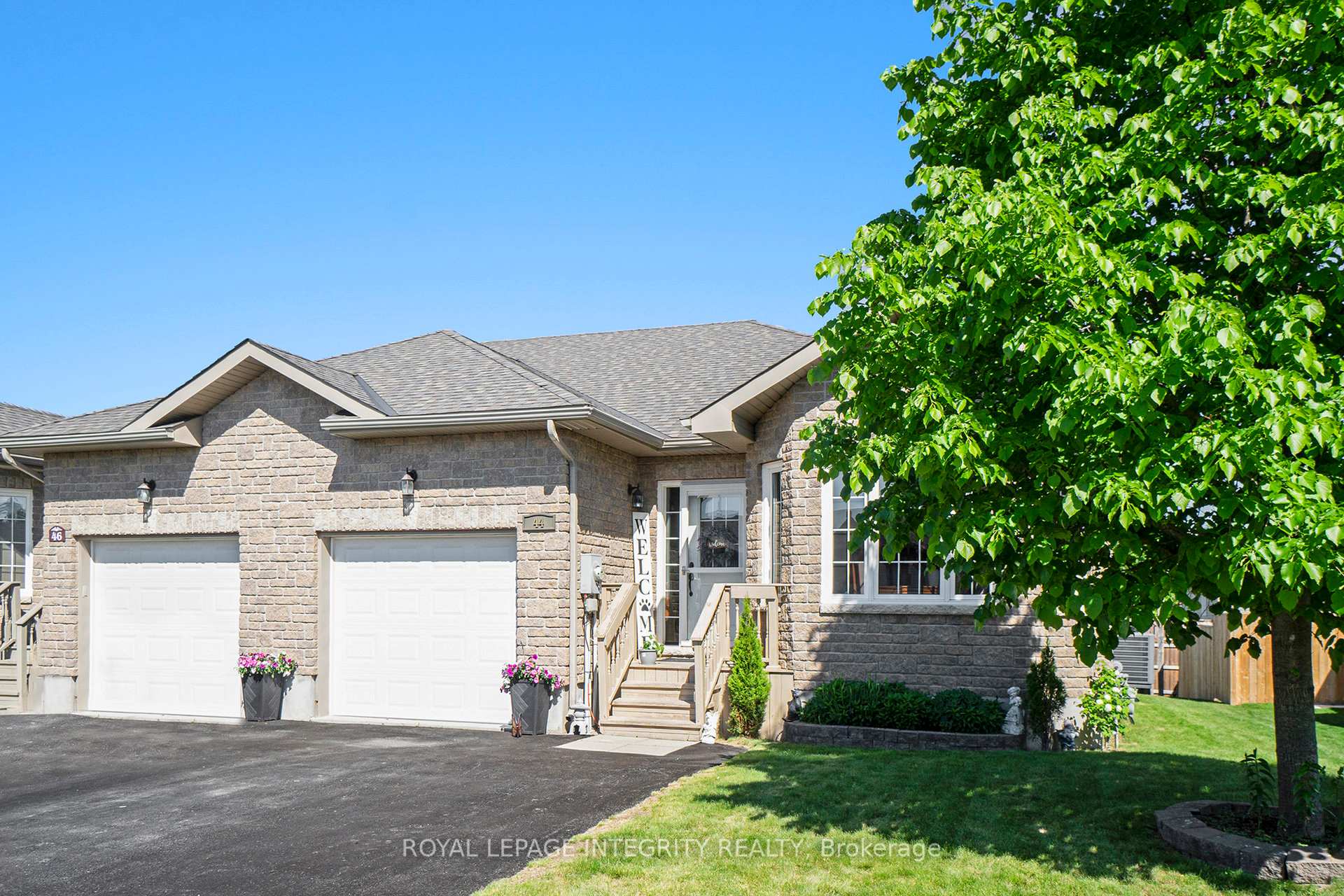 Photo 2 of 44 Lee Avenue, Smiths Falls — HOMEH