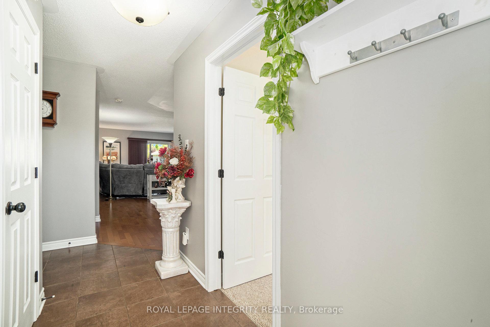 Photo 3 of 44 Lee Avenue, Smiths Falls — HOMEH