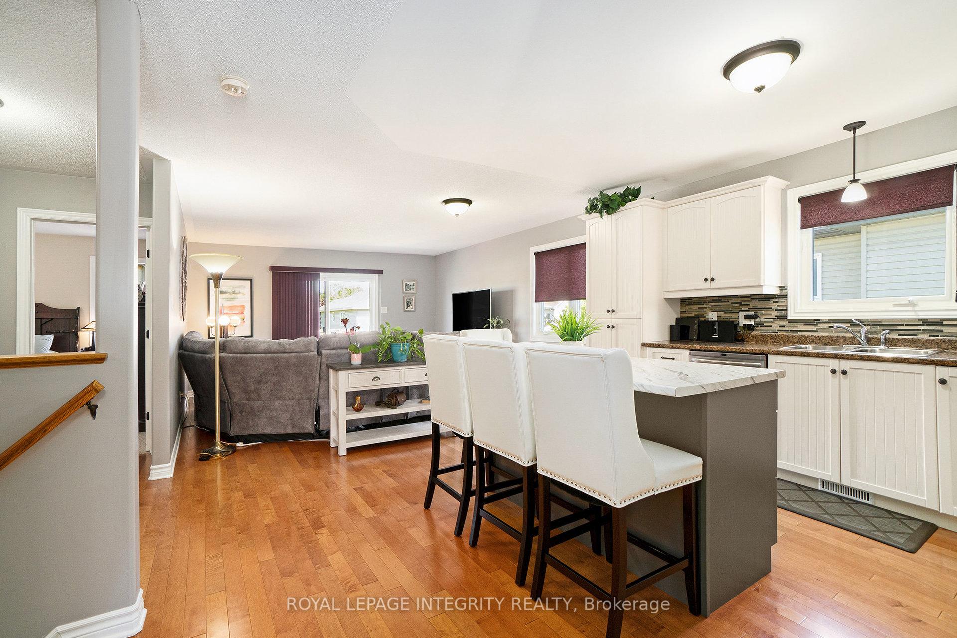 Photo 4 of 44 Lee Avenue, Smiths Falls — HOMEH