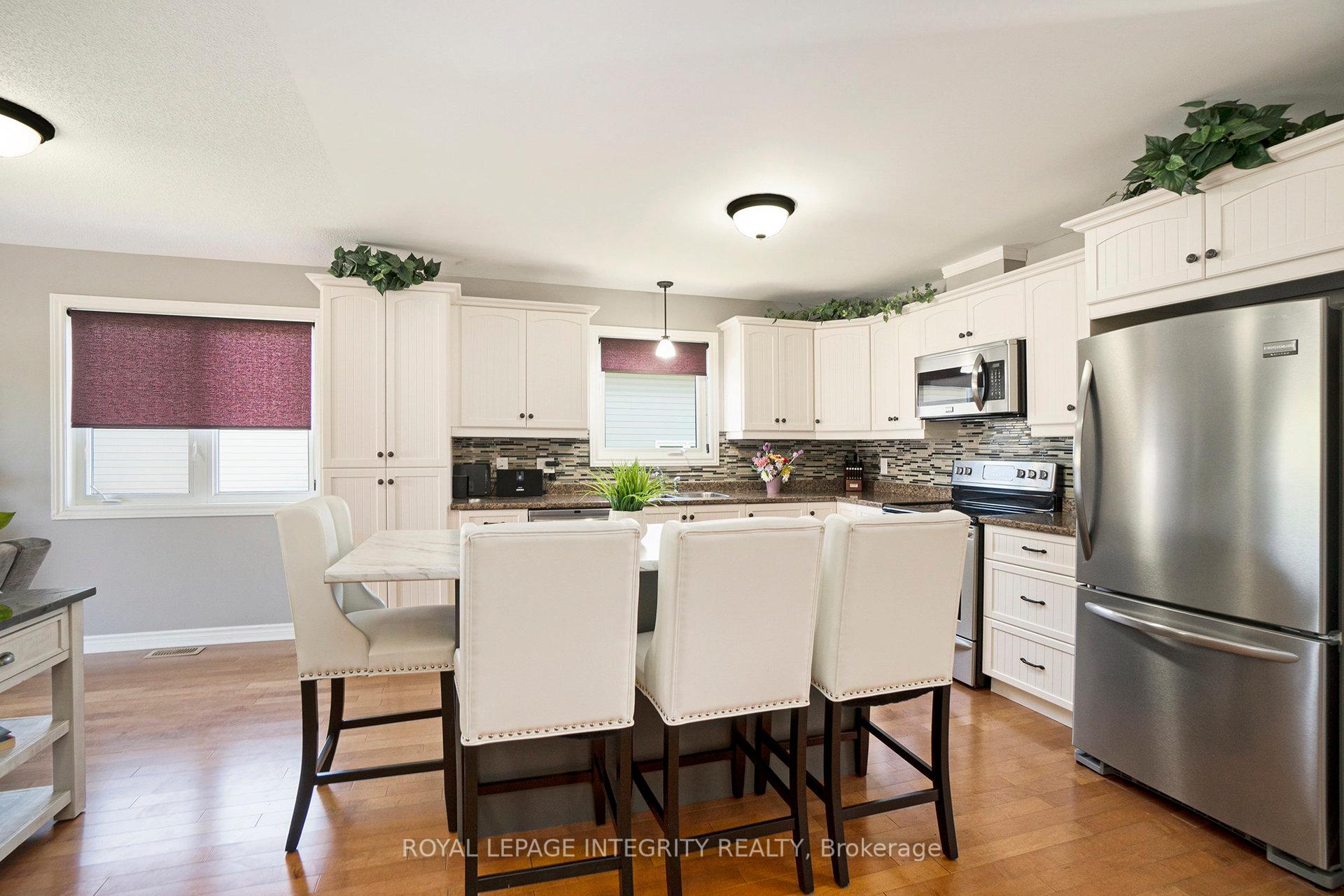 Photo 5 of 44 Lee Avenue, Smiths Falls — HOMEH