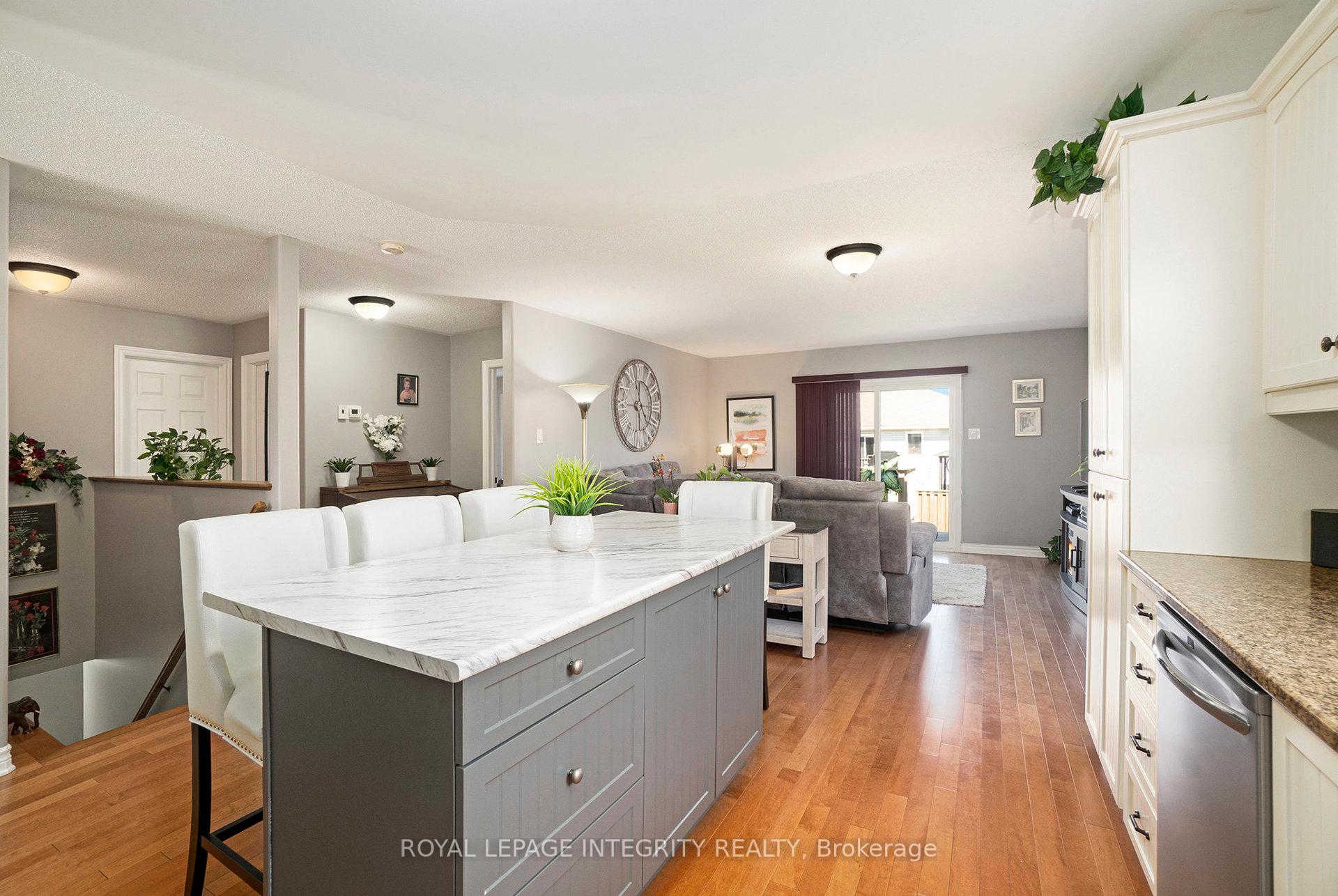 Photo 8 of 44 Lee Avenue, Smiths Falls — HOMEH
