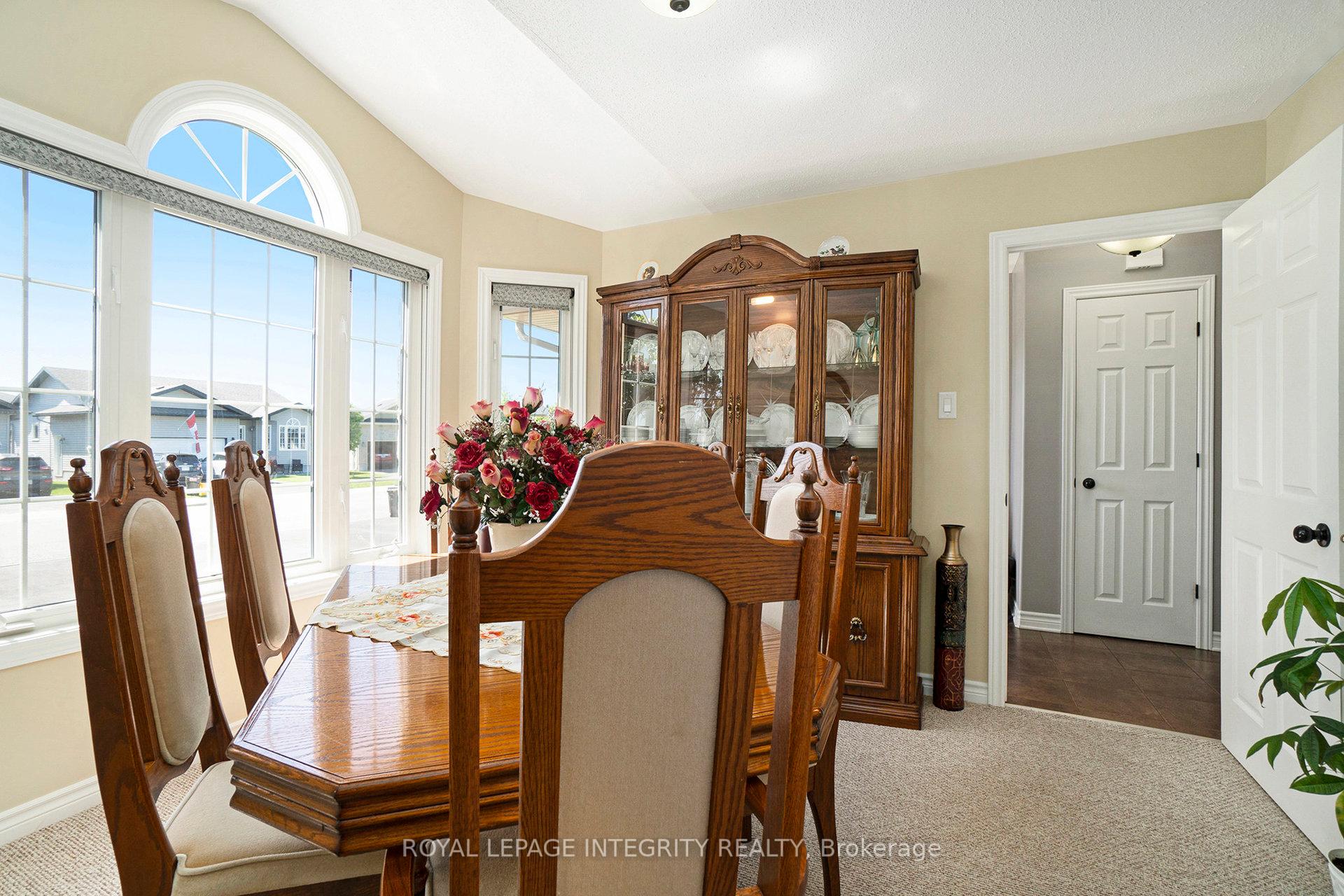 Photo 10 of 44 Lee Avenue, Smiths Falls — HOMEH