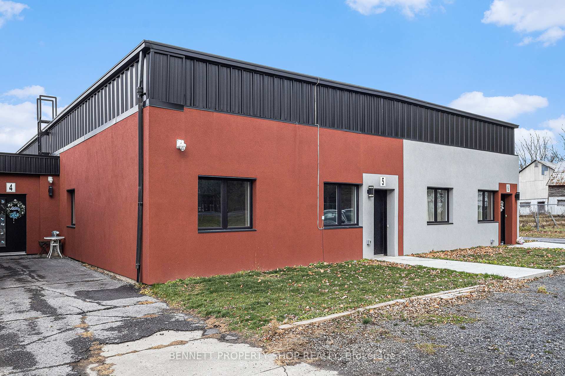 Front of Unit 5, 3880 County Rd 7