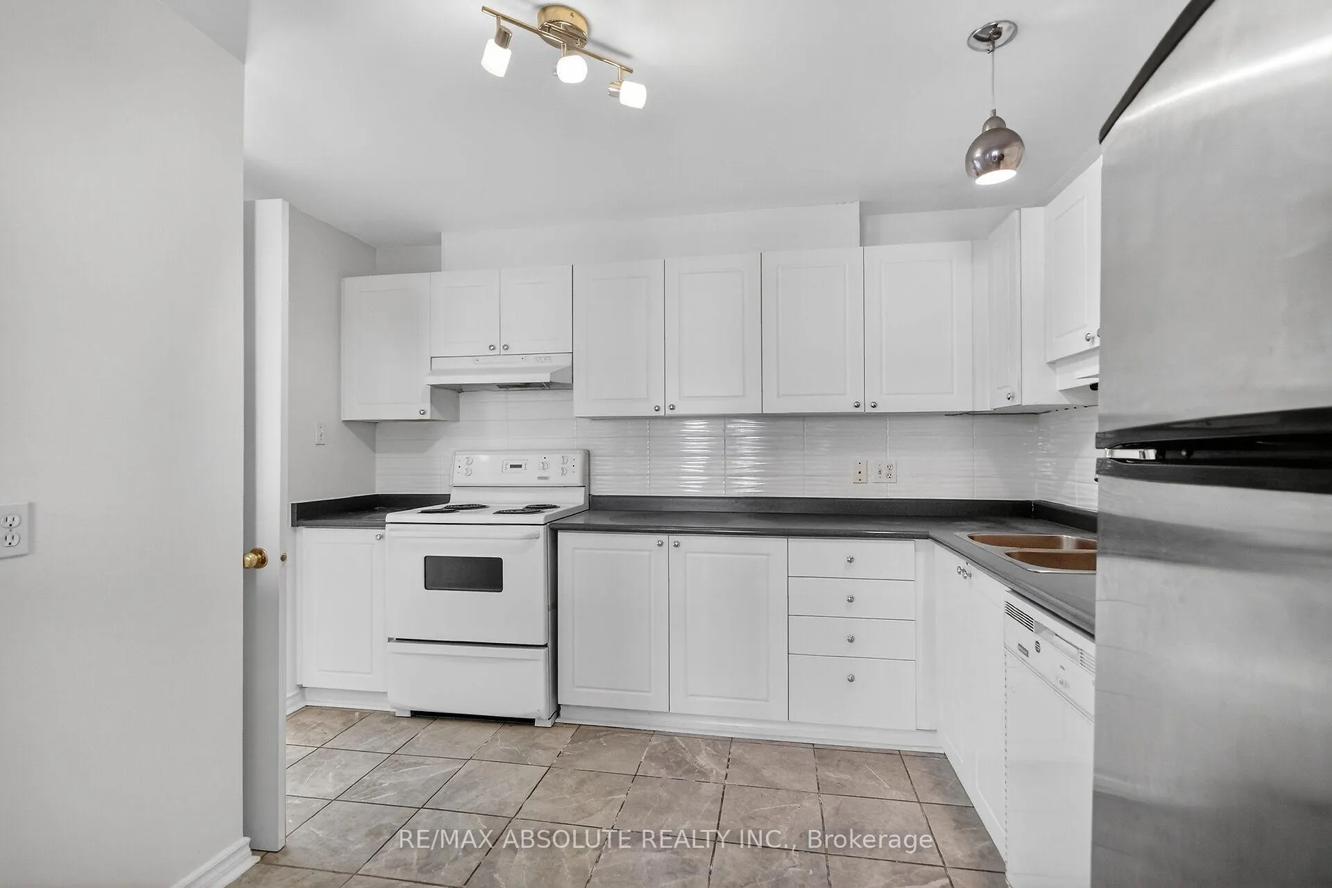 Photo 13 of 2628 Baseline Road, Ottawa, Leslie Park — HOMEH