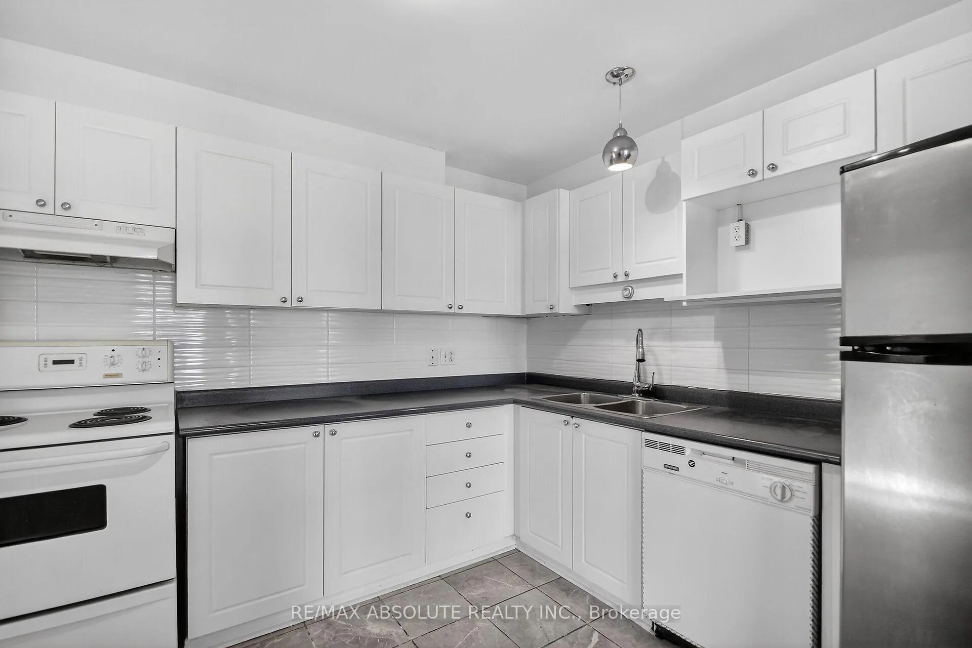 Photo 16 of 2628 Baseline Road, Ottawa, Leslie Park — HOMEH