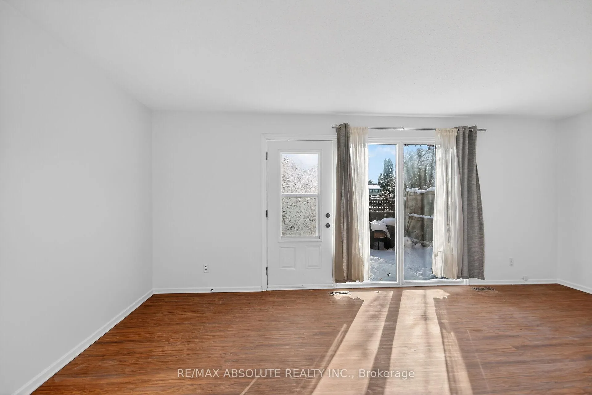 Photo 17 of 2628 Baseline Road, Ottawa, Leslie Park — HOMEH