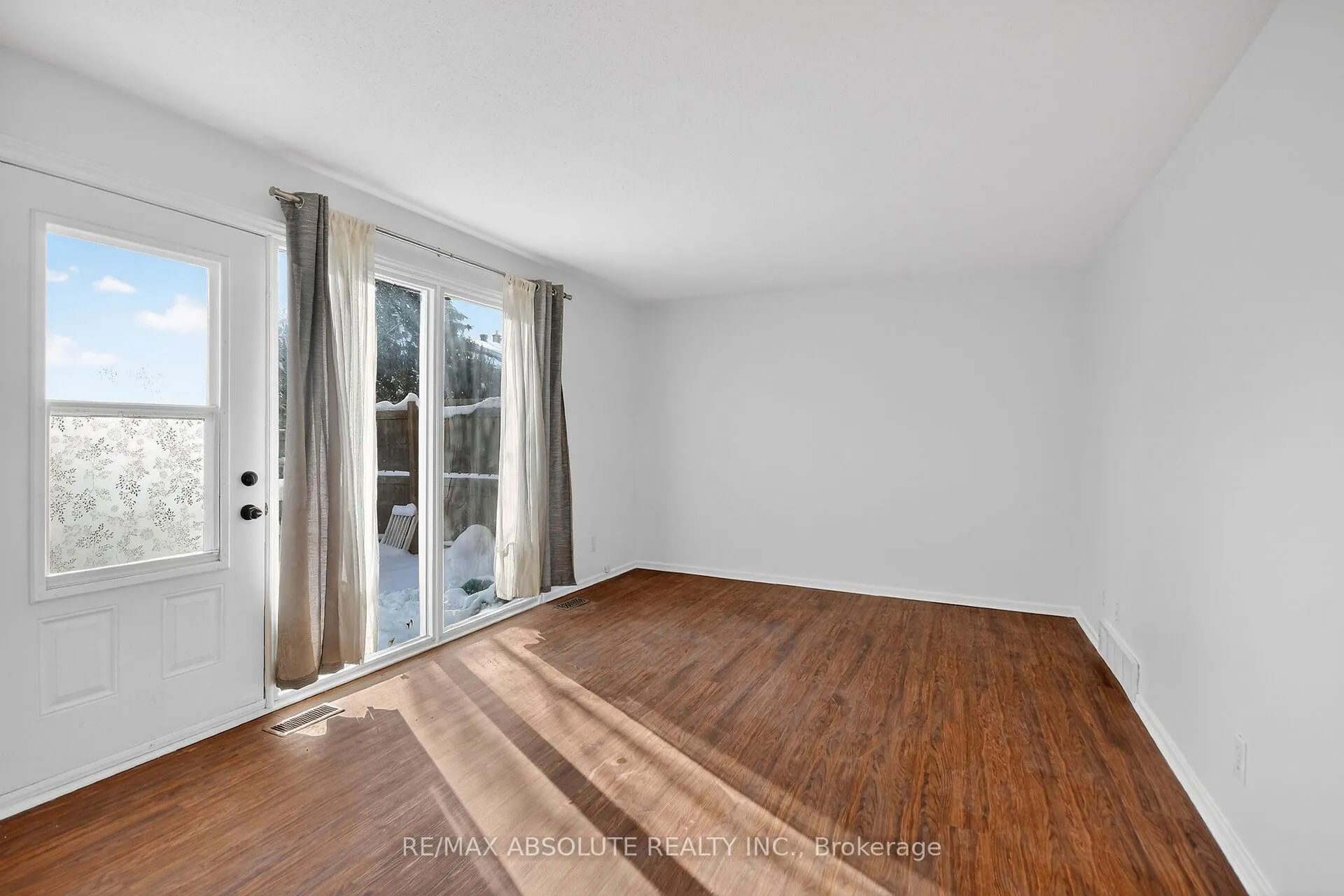 Photo 18 of 2628 Baseline Road, Ottawa, Leslie Park — HOMEH
