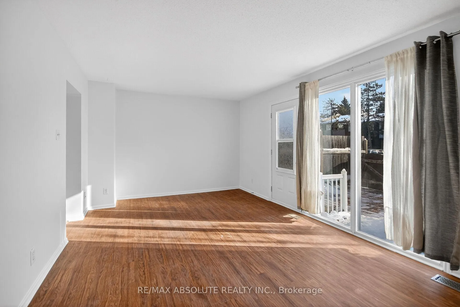 Photo 19 of 2628 Baseline Road, Ottawa, Leslie Park — HOMEH