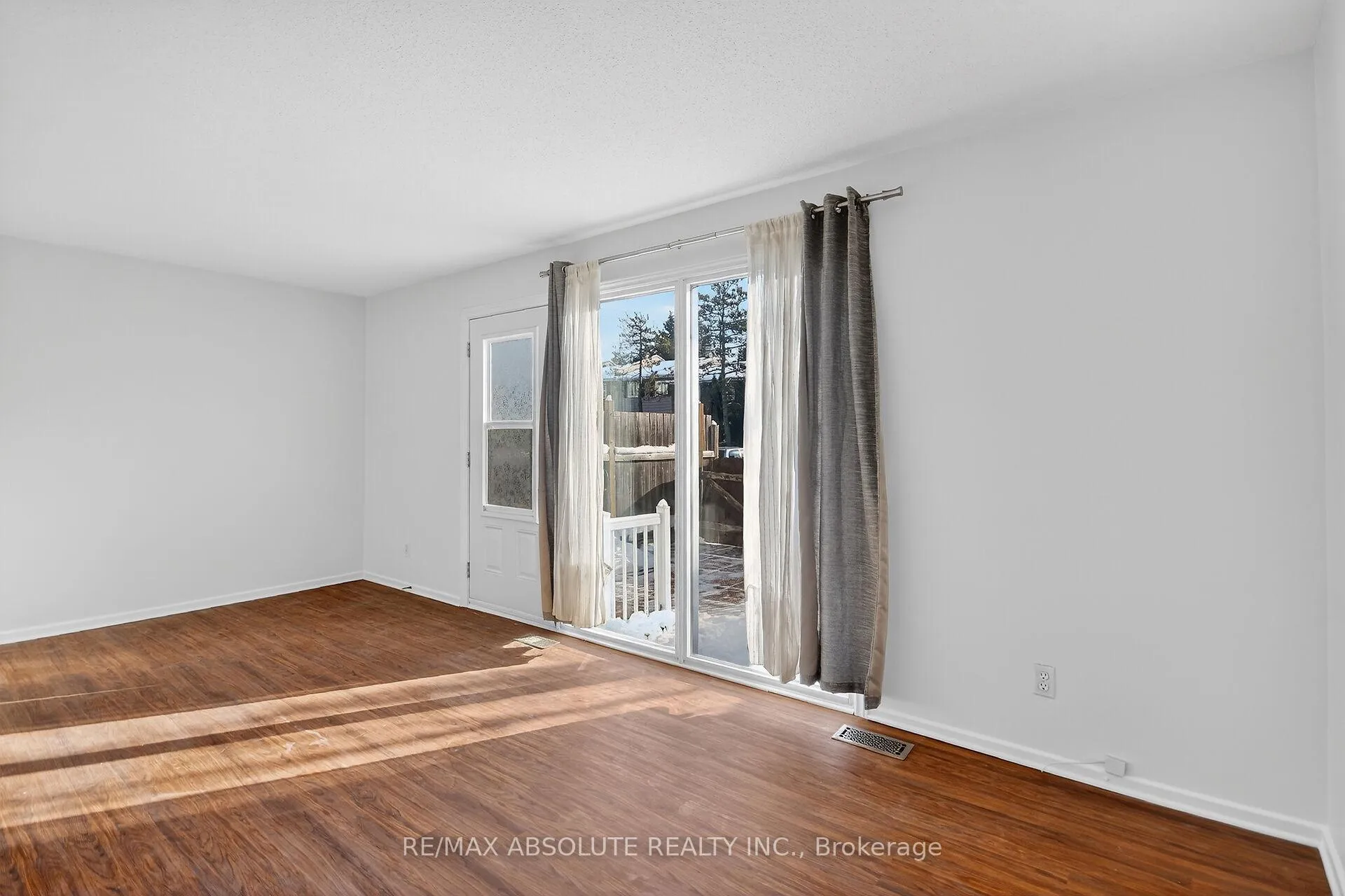 Photo 20 of 2628 Baseline Road, Ottawa, Leslie Park — HOMEH