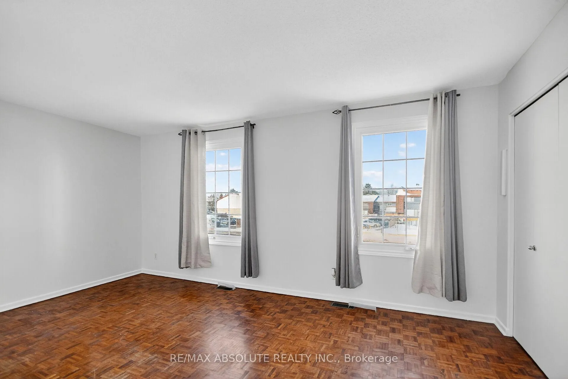 Photo 23 of 2628 Baseline Road, Ottawa, Leslie Park — HOMEH