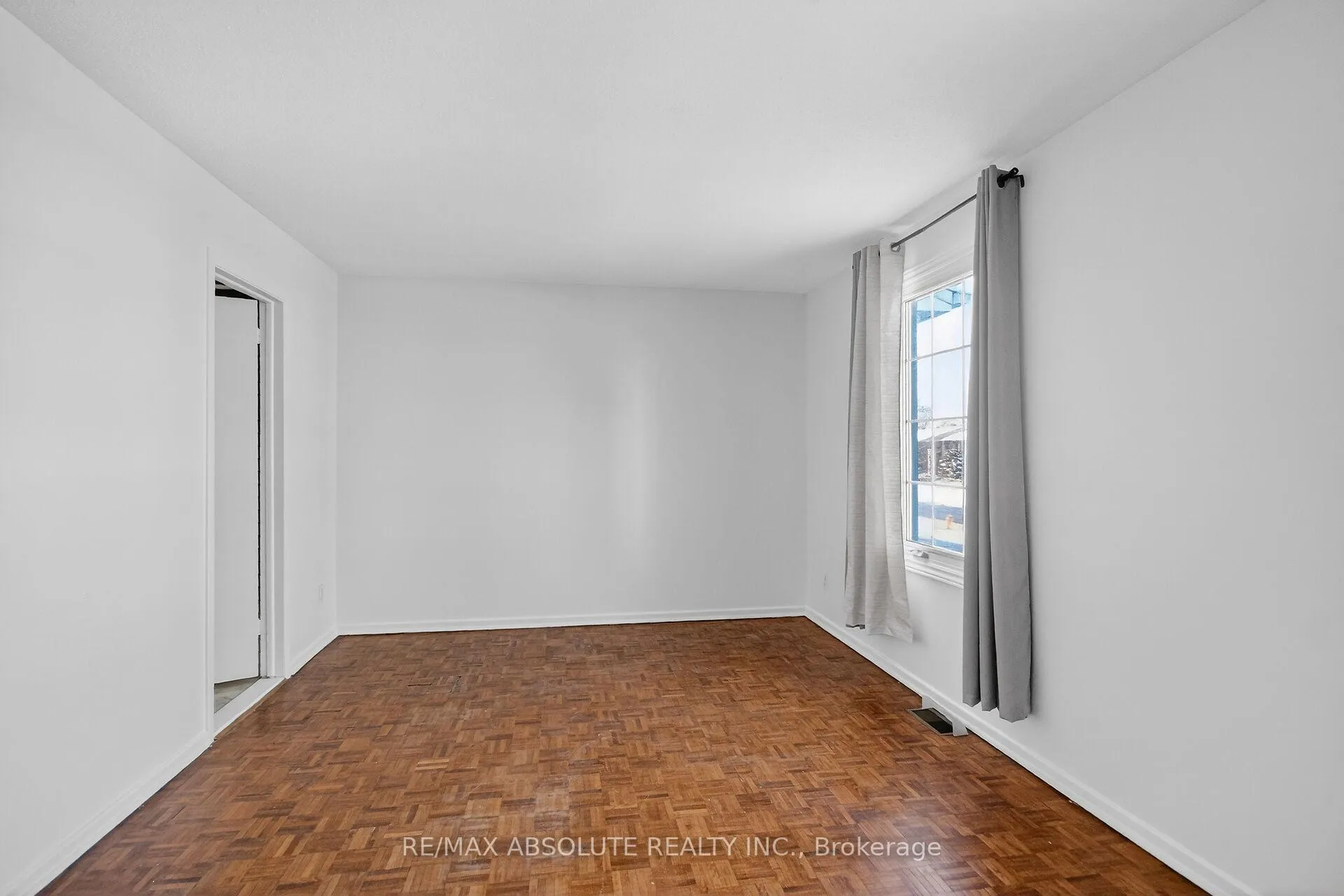 Photo 24 of 2628 Baseline Road, Ottawa, Leslie Park — HOMEH