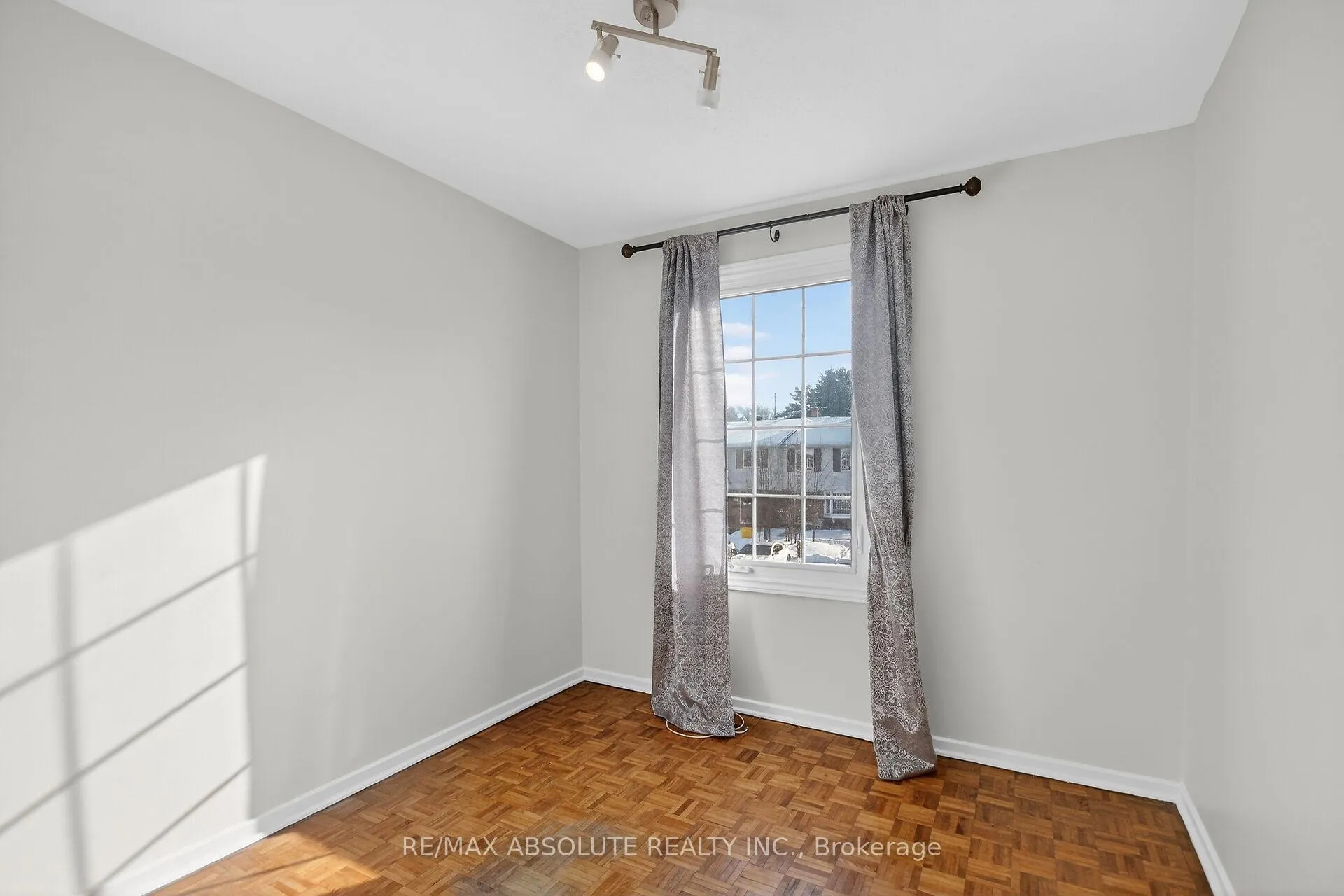 Photo 28 of 2628 Baseline Road, Ottawa, Leslie Park — HOMEH