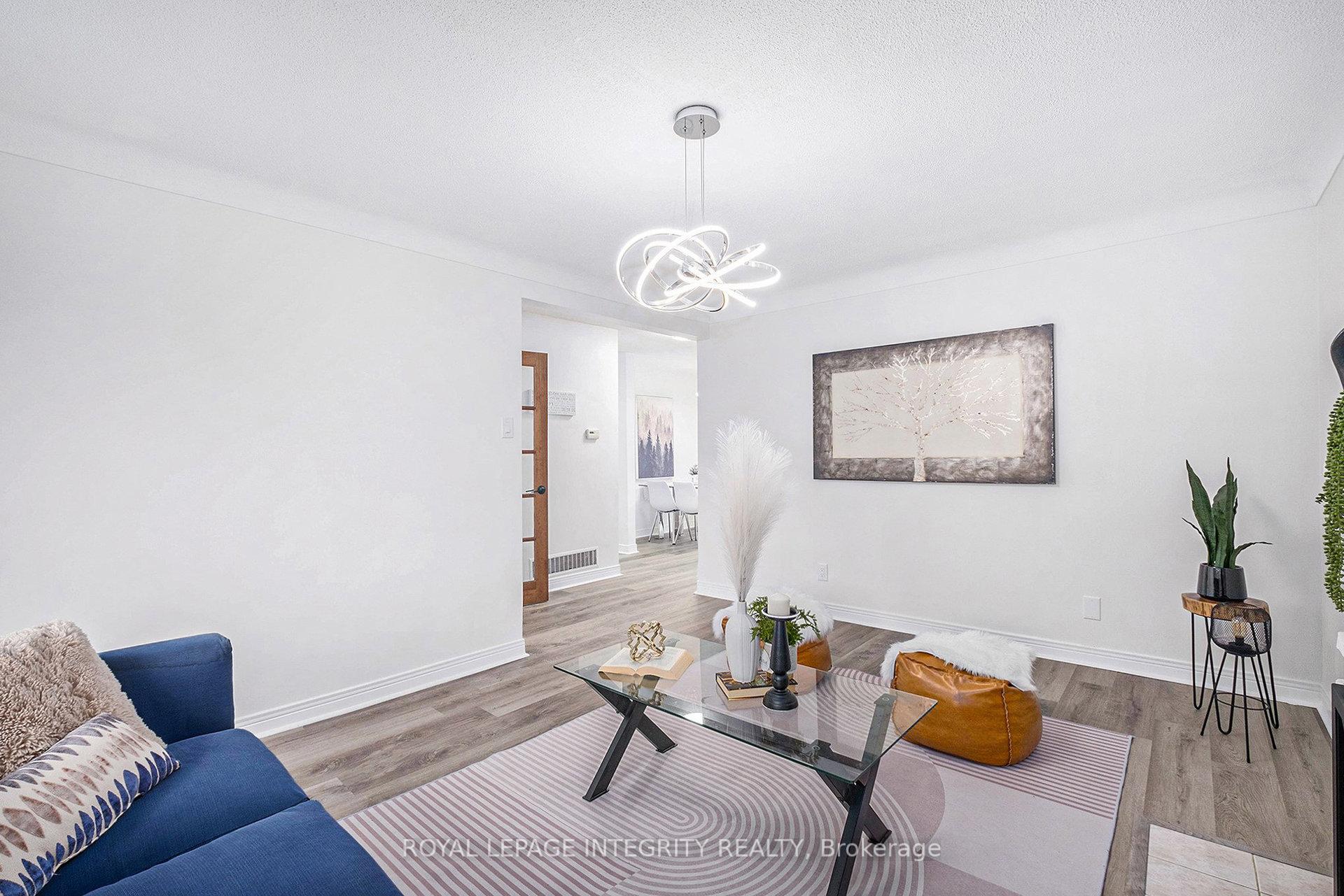 Photo 6 of 20 Newhaven Street, Ottawa, Manordale — HOMEH