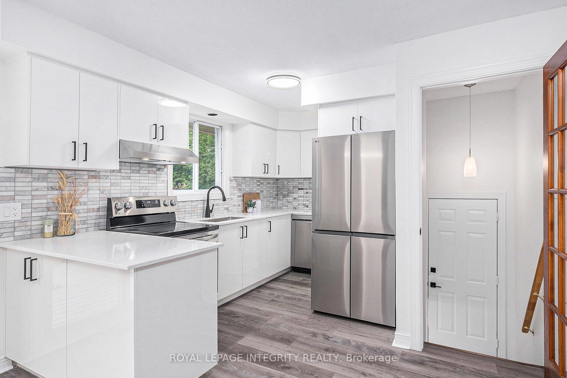 Photo 10 of 20 Newhaven Street, Ottawa, Manordale — HOMEH