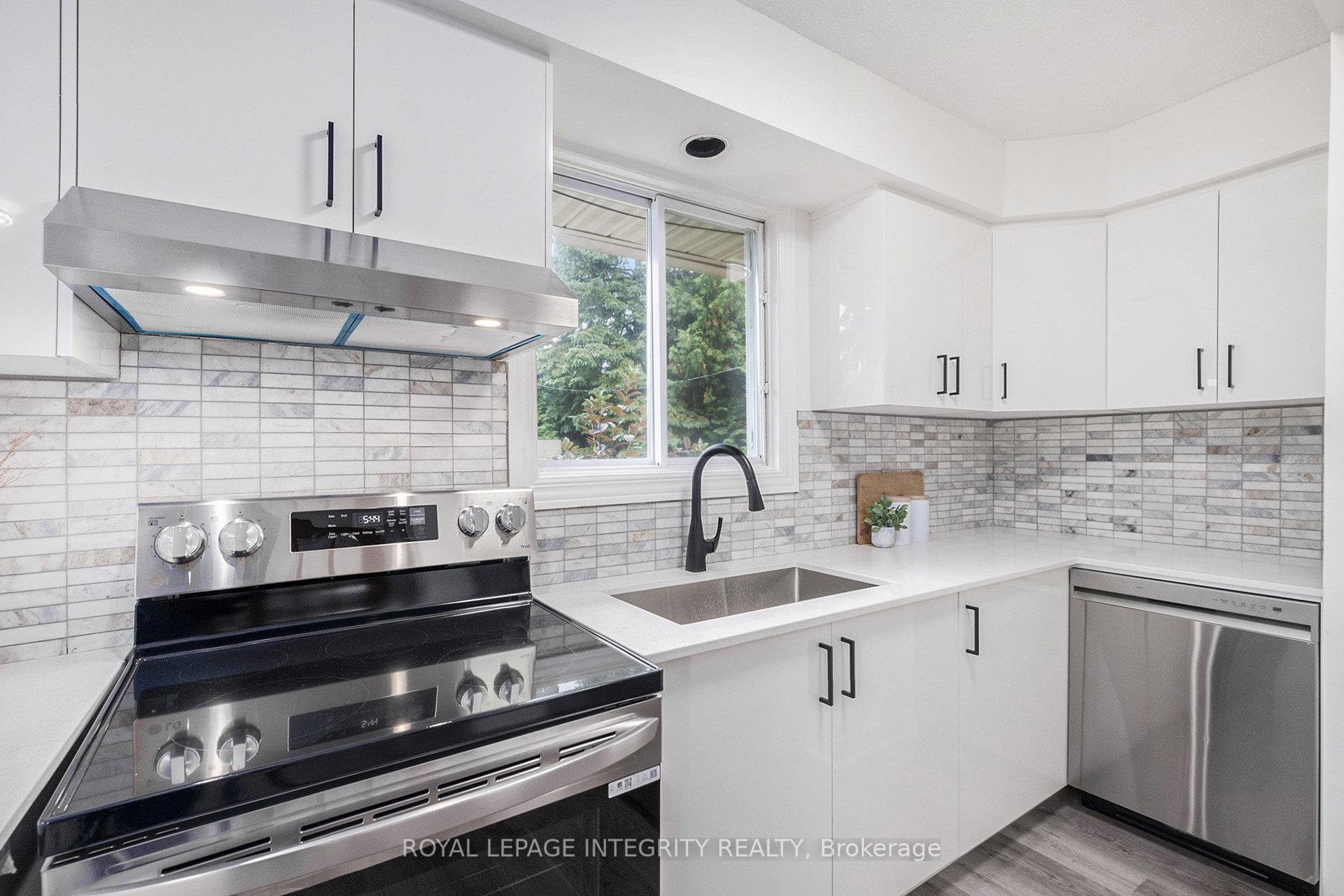 Photo 11 of 20 Newhaven Street, Ottawa, Manordale — HOMEH