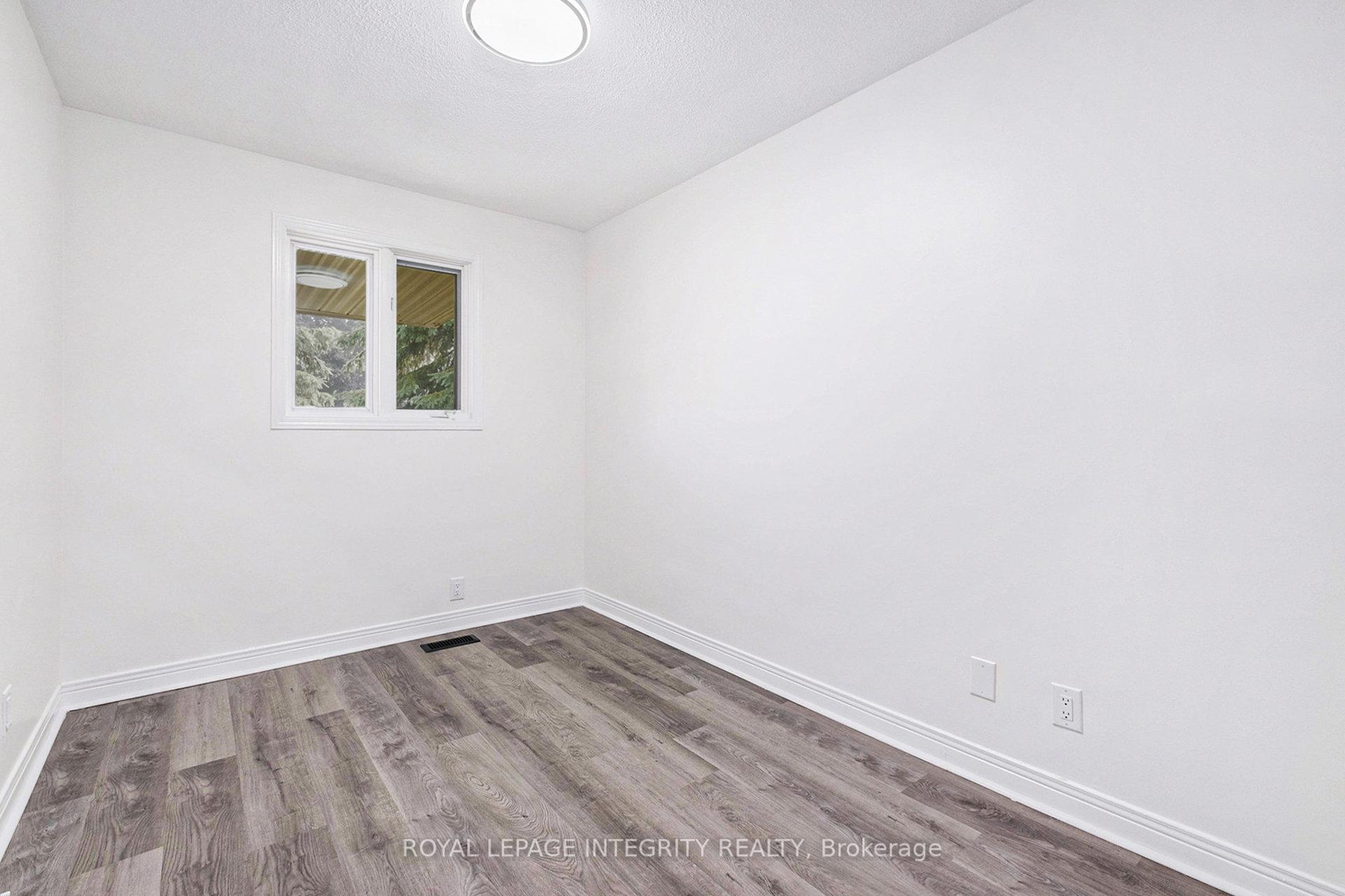 Photo 17 of 20 Newhaven Street, Ottawa, Manordale — HOMEH