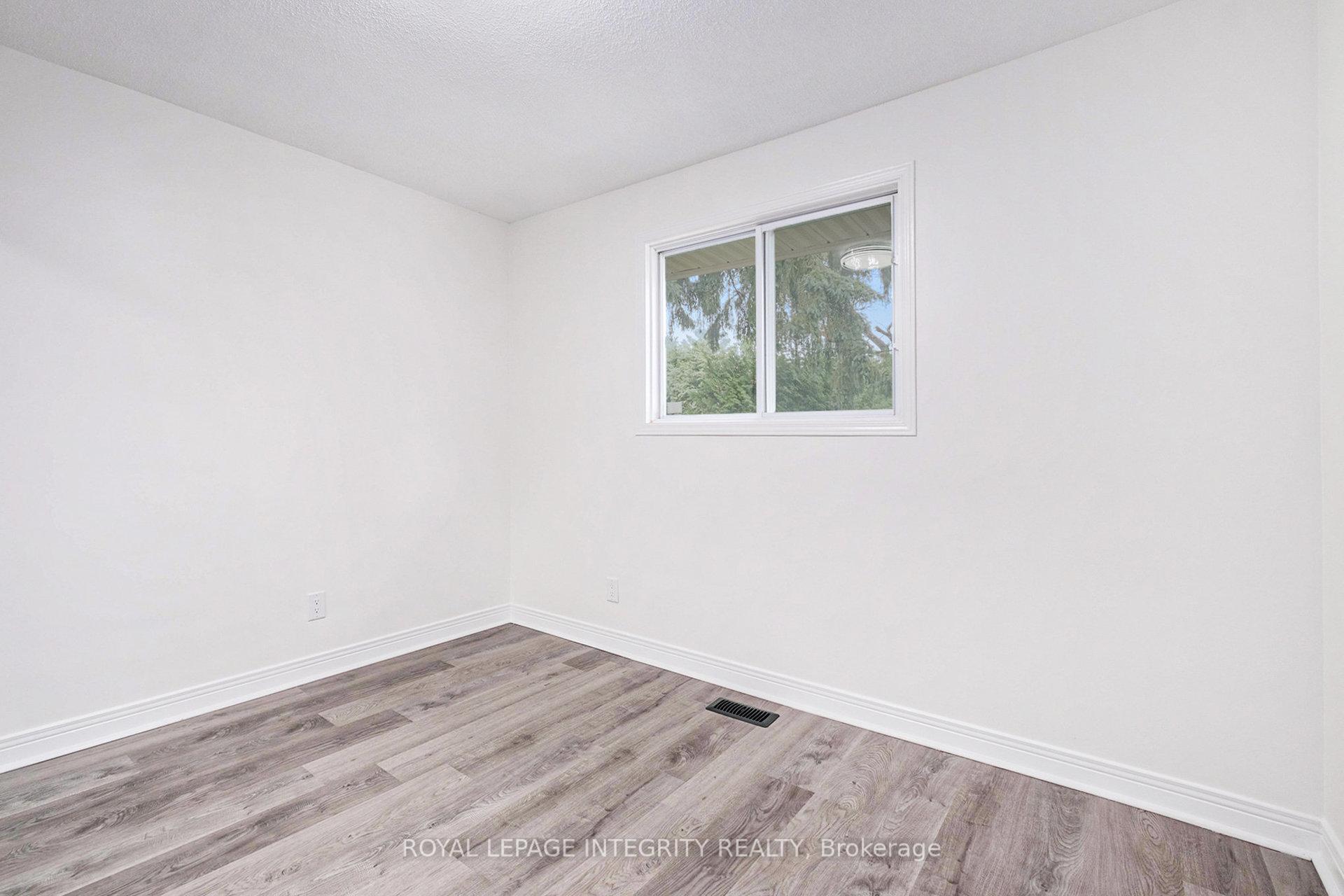 Photo 18 of 20 Newhaven Street, Ottawa, Manordale — HOMEH