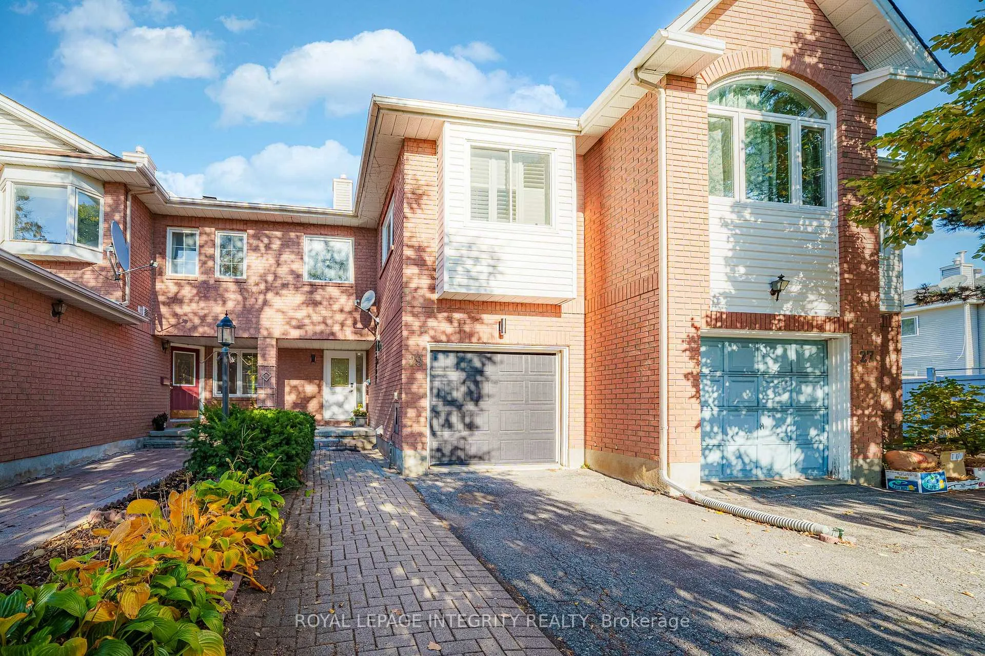Front of 29 Hemmingwood Way